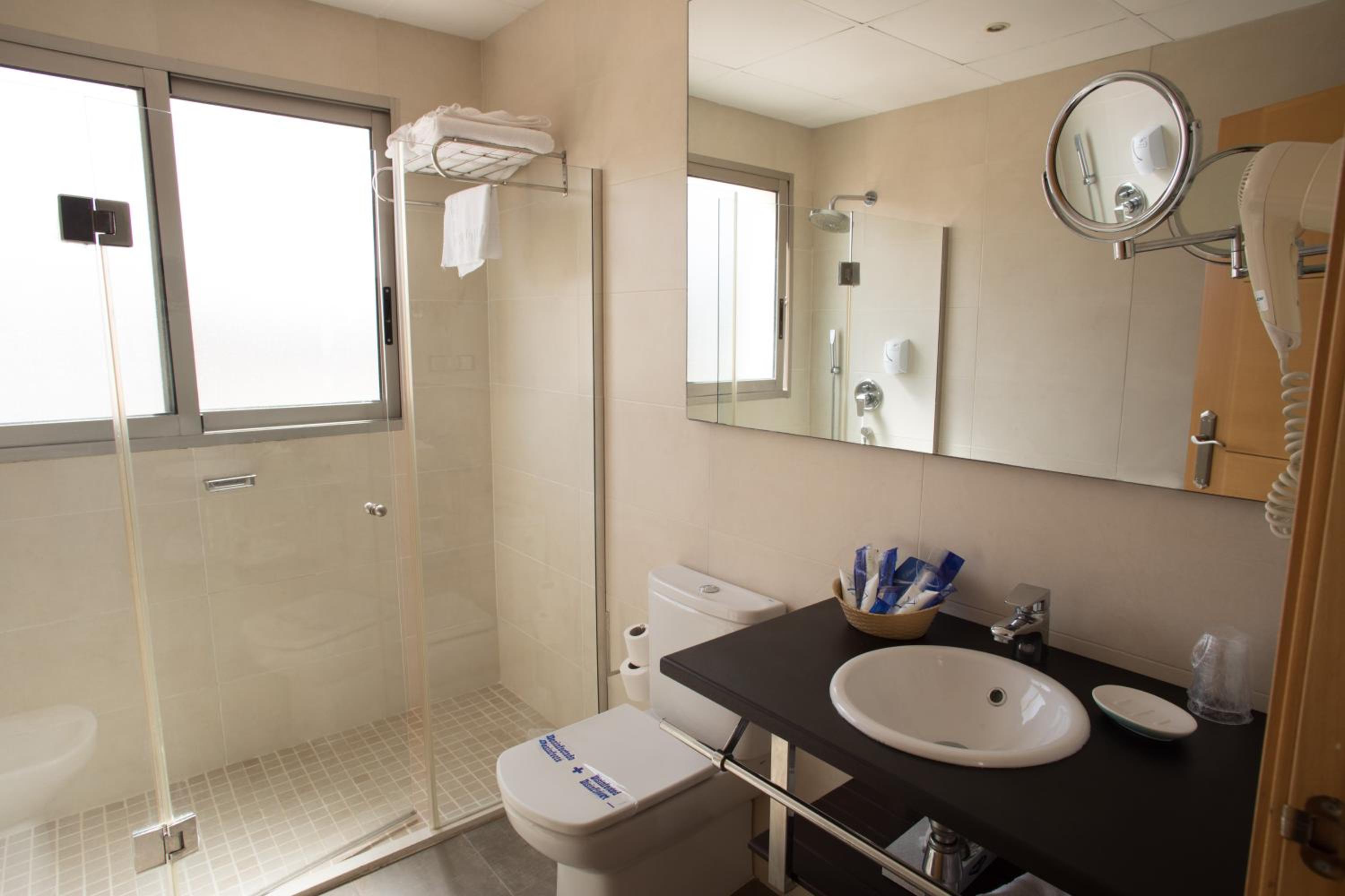 Double or Twin Room photo 3