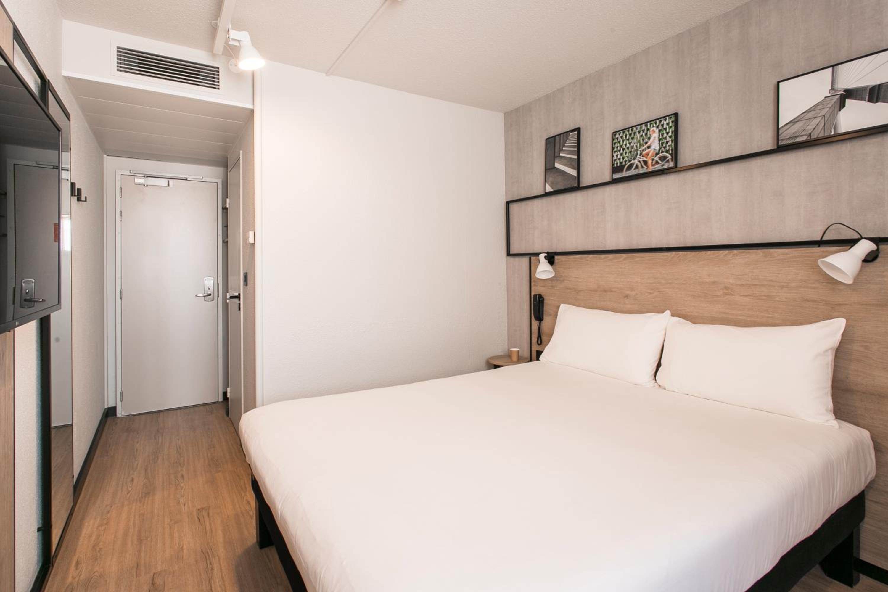 Standard Double Room - Photo 21