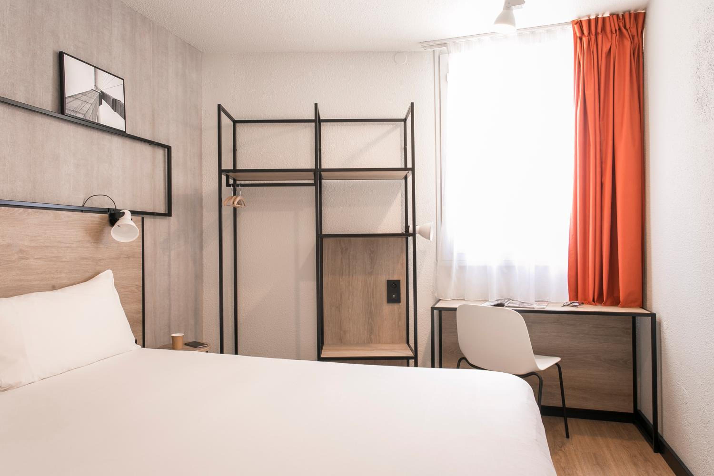 Standard Double Room - Photo 18