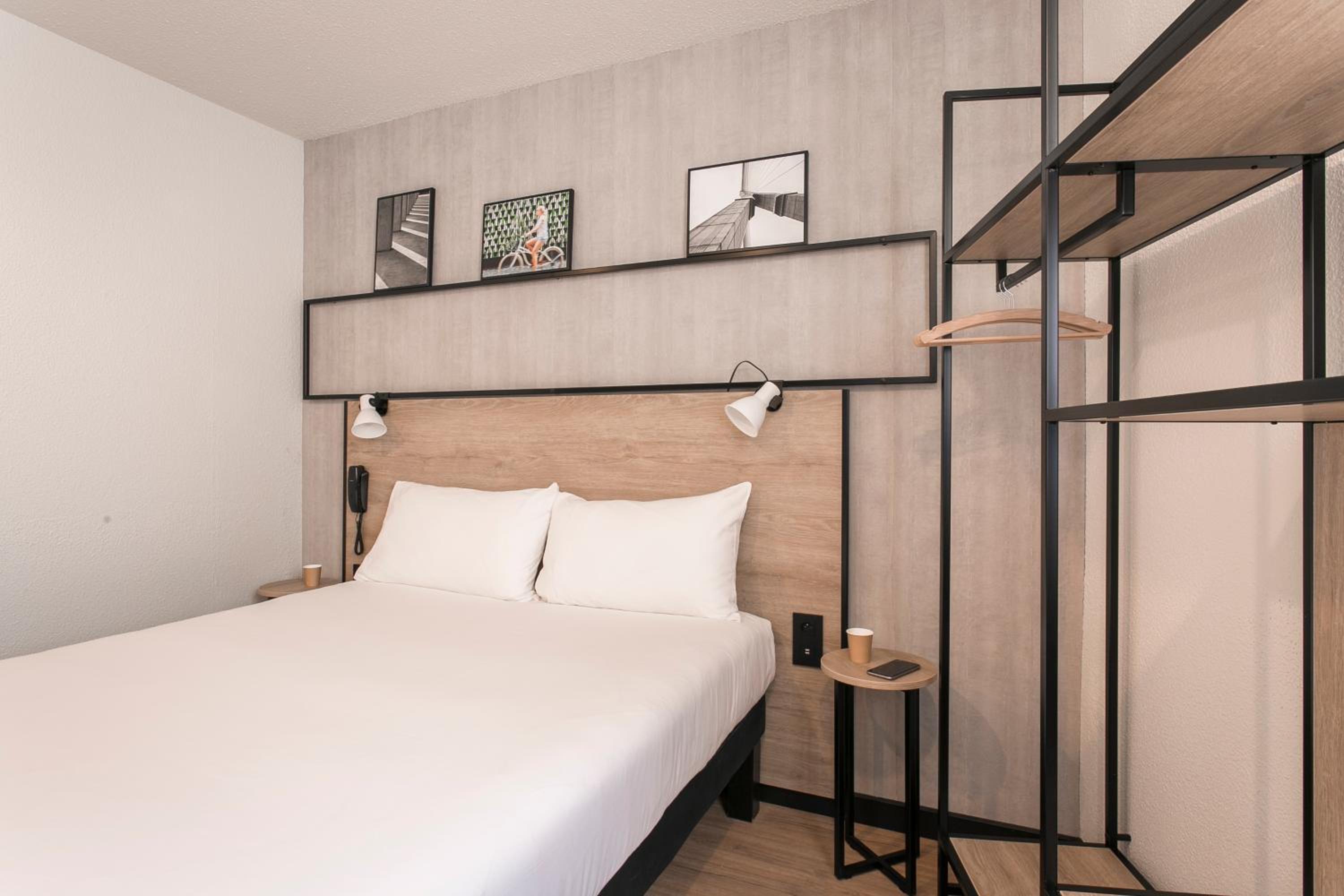 Standard Double Room - Photo 17