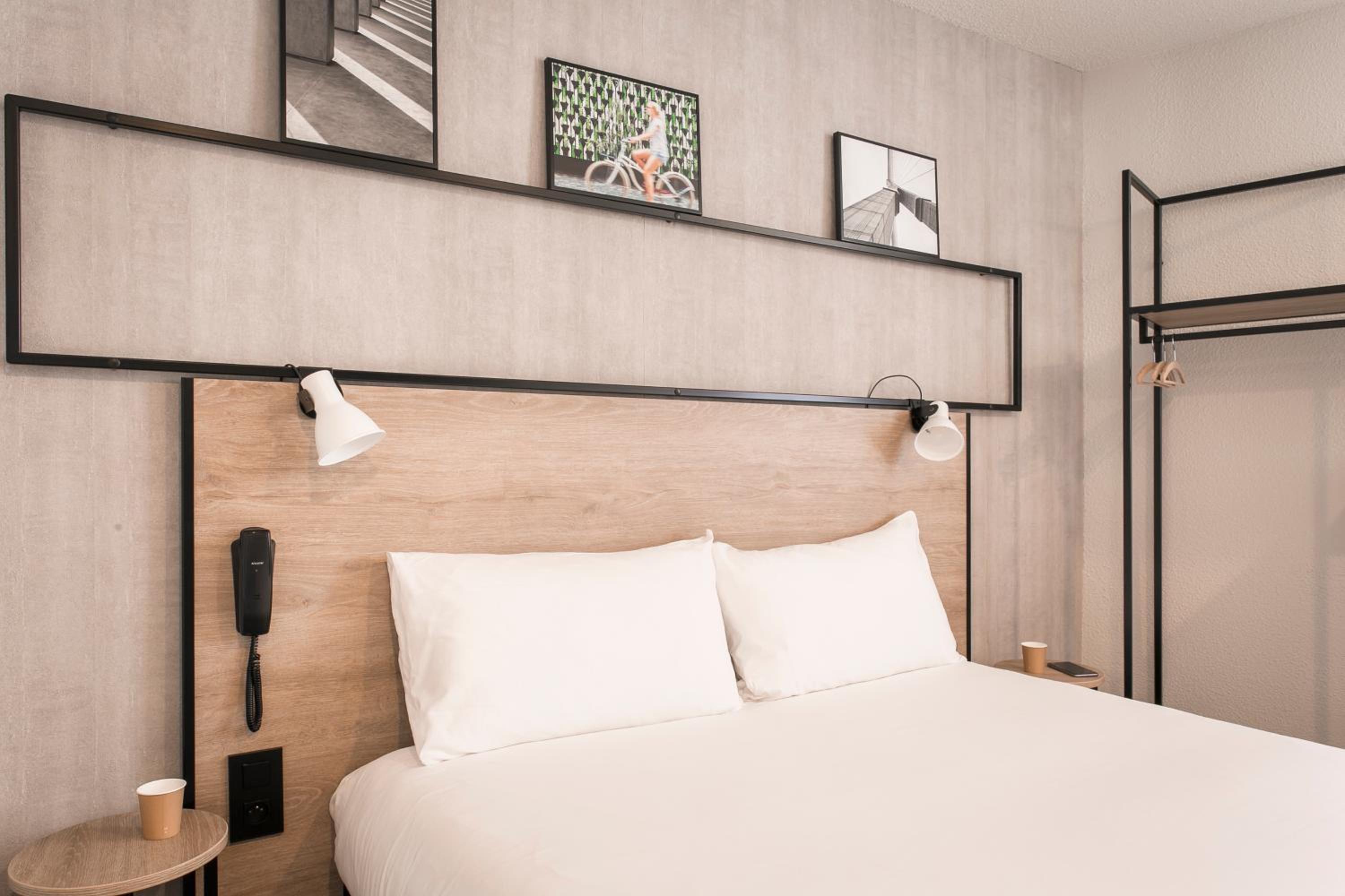 Standard Double Room - Photo 15