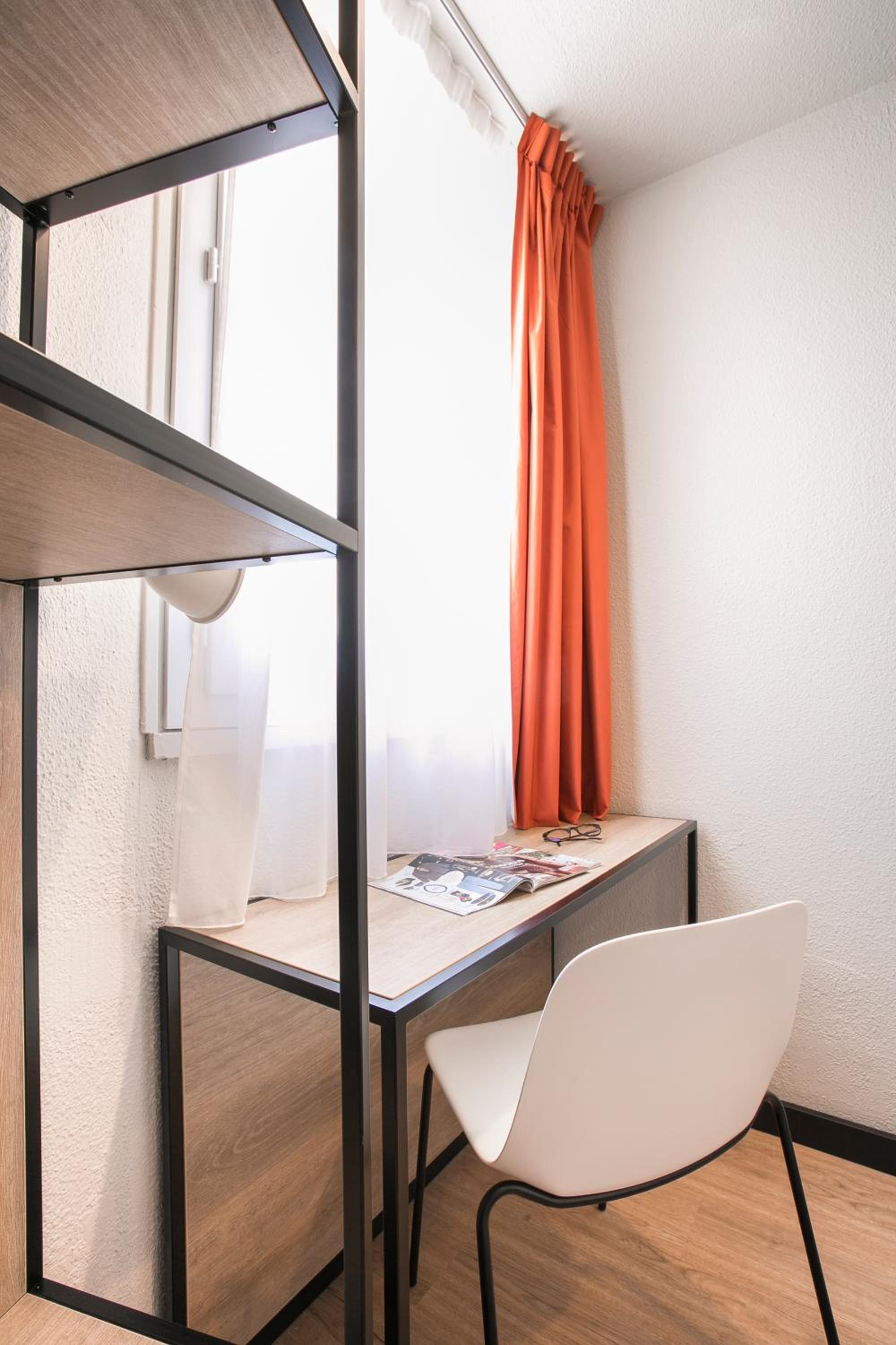 Standard Double Room - Photo 14