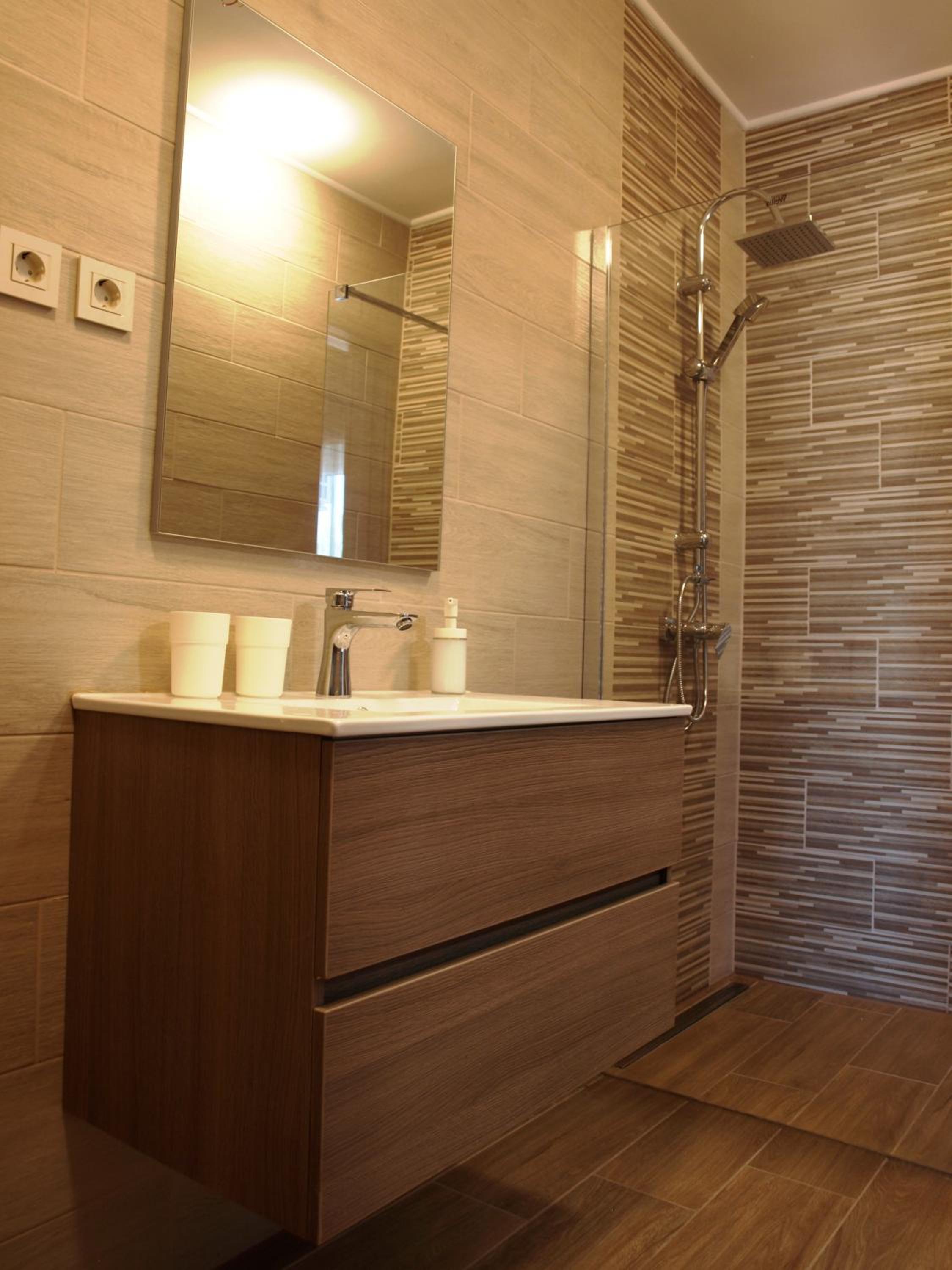 Family Room with Bathroom - Photo 2