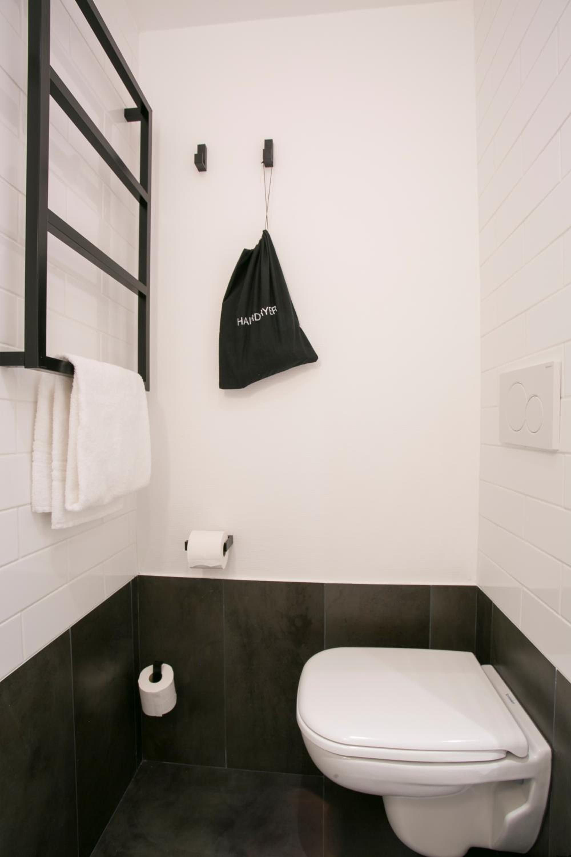 Standard Room with One Double Bed and One Sofa Bed - Photo 6