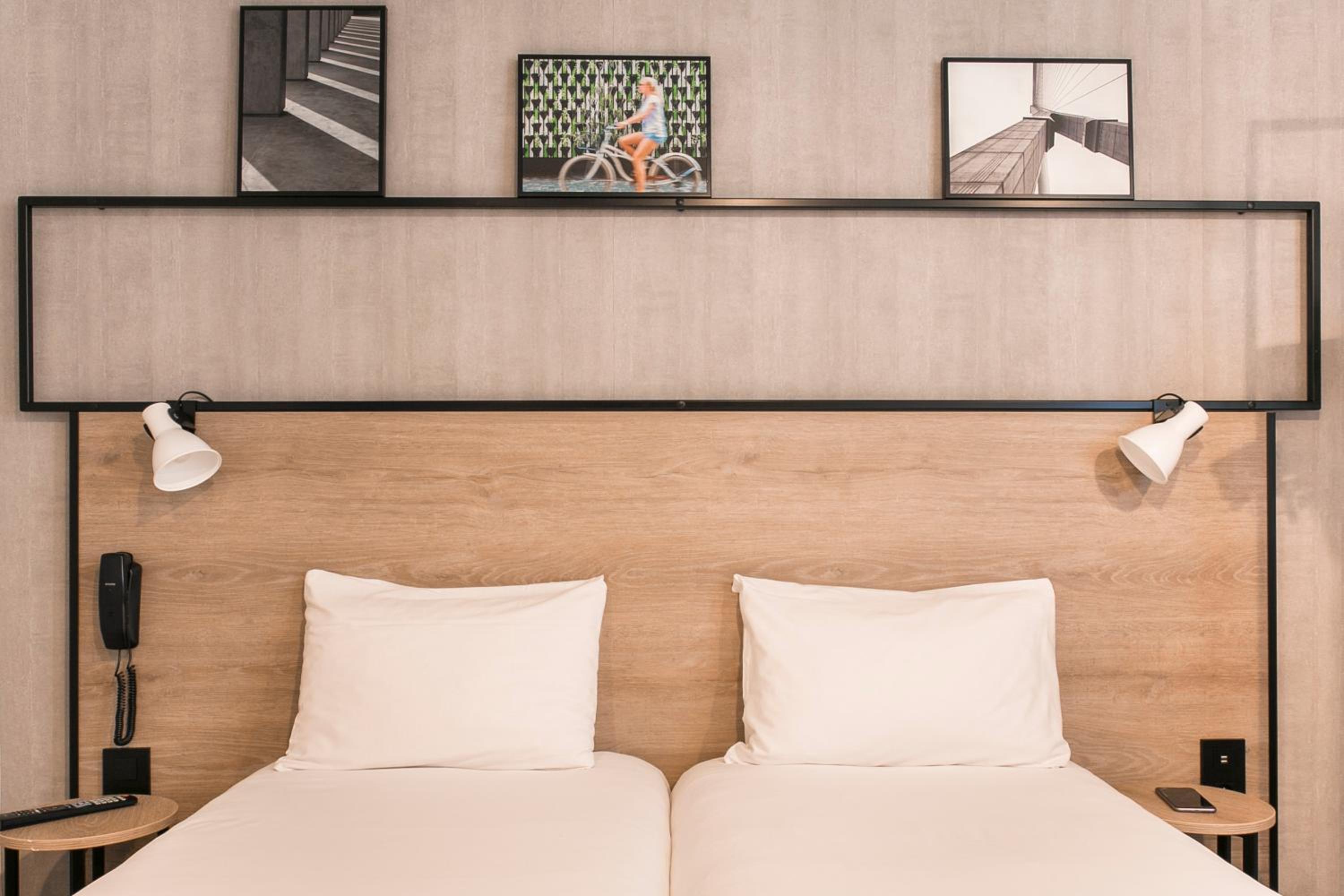Standard Twin Room - Photo 13