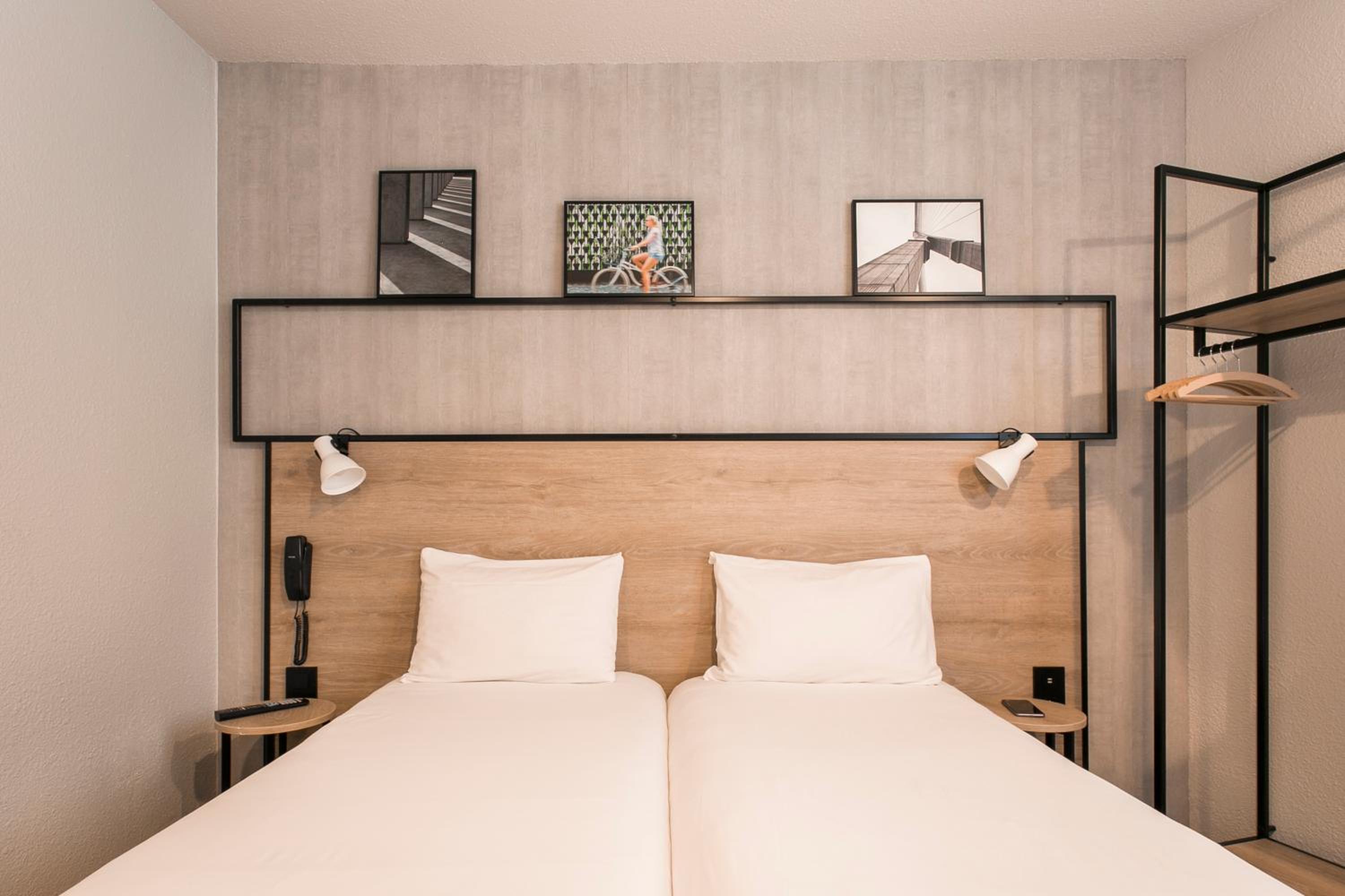 Standard Twin Room - Photo 15