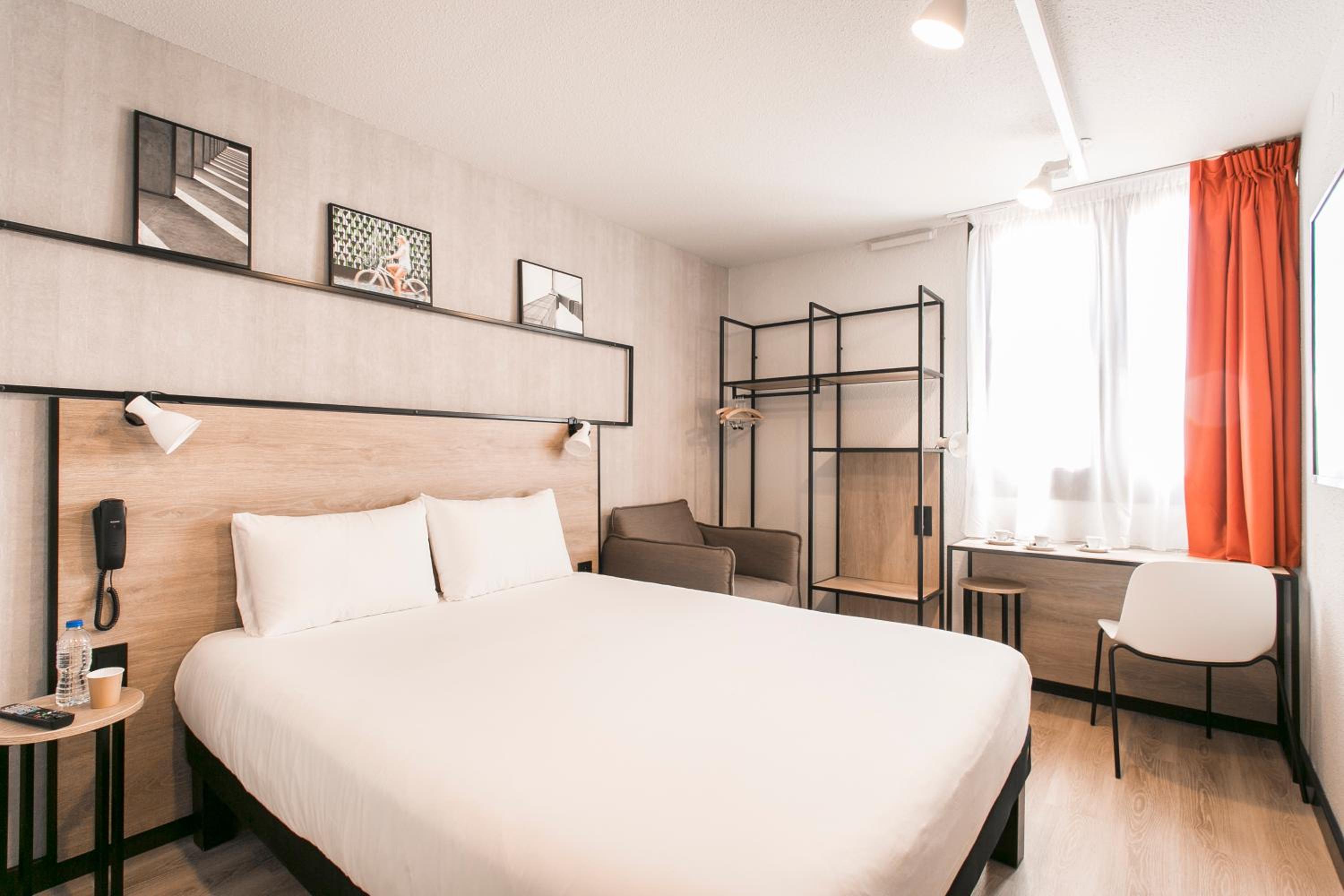 Standard Room with One Double Bed and One Sofa Bed - Photo 1