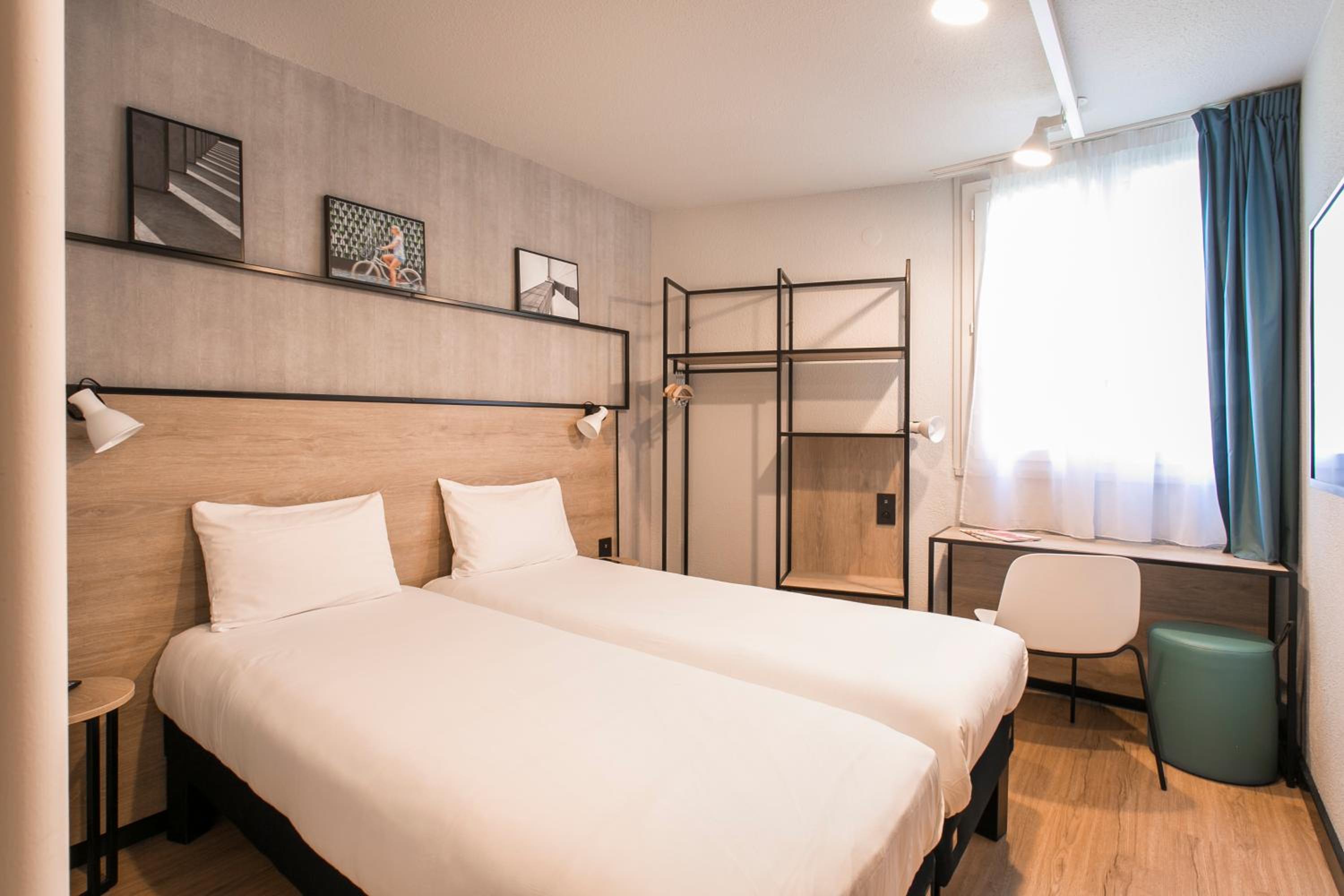 Standard Twin Room - Photo 1