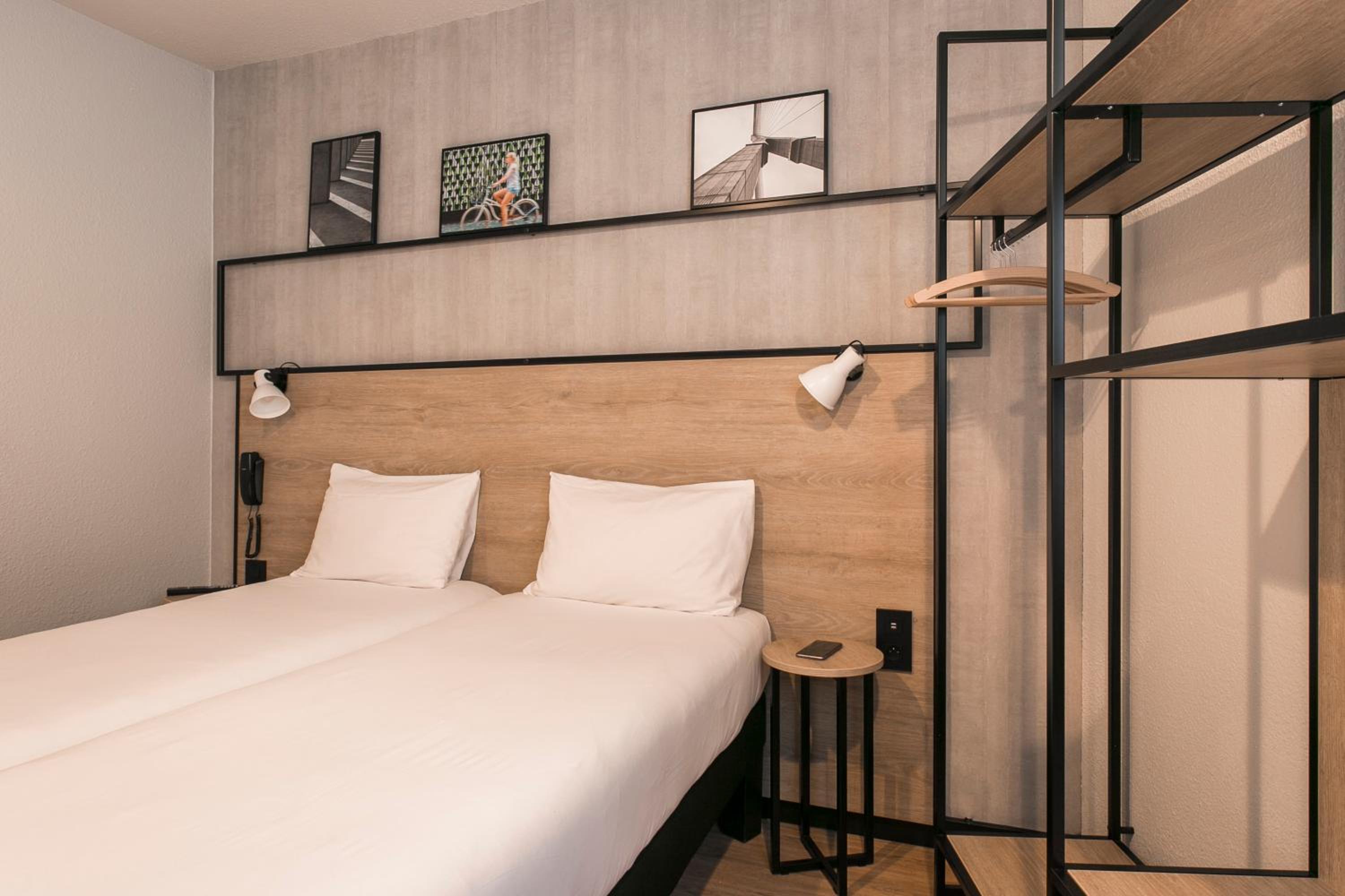 Standard Twin Room - Photo 7