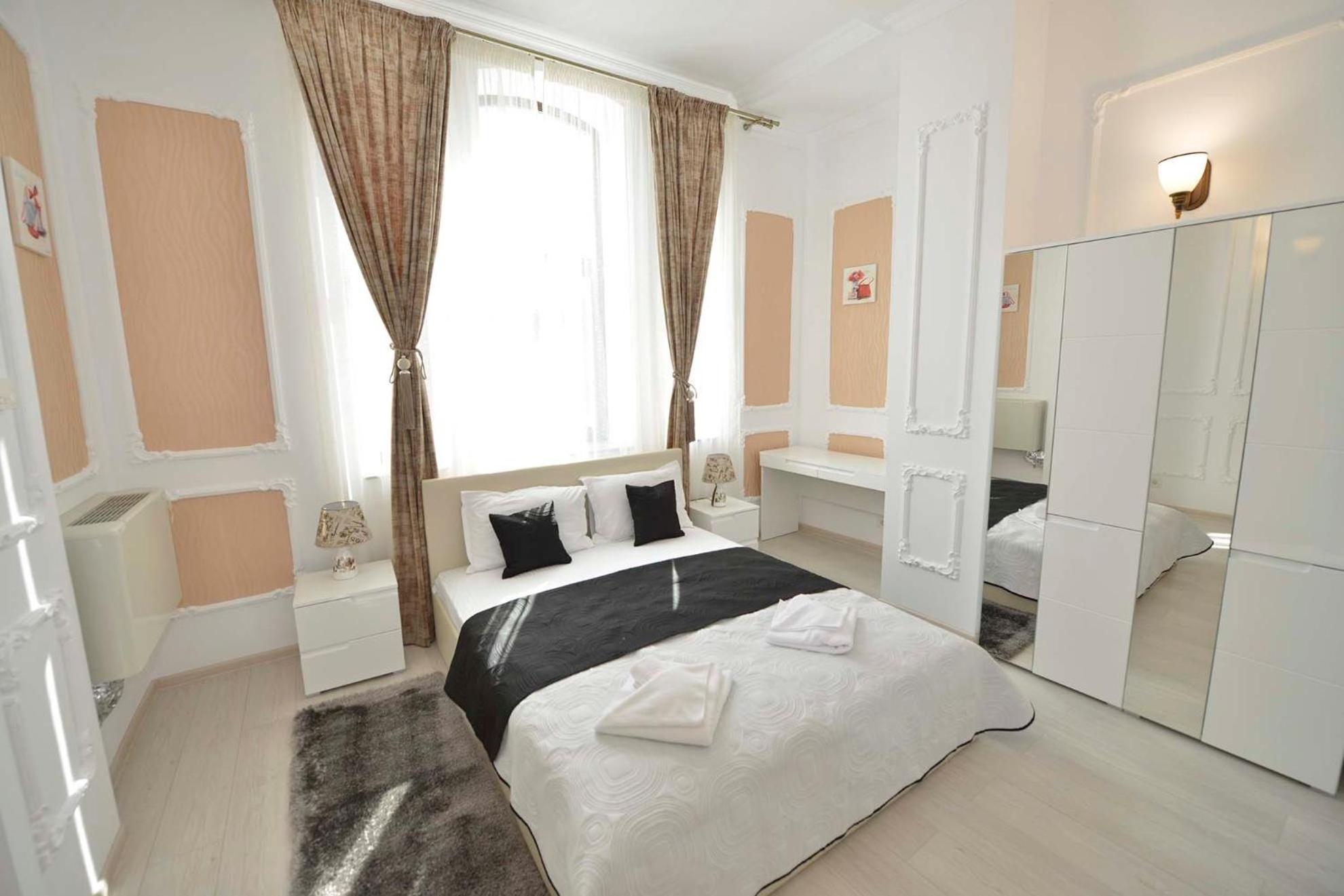 Two-Bedroom Apartment - Photo 2