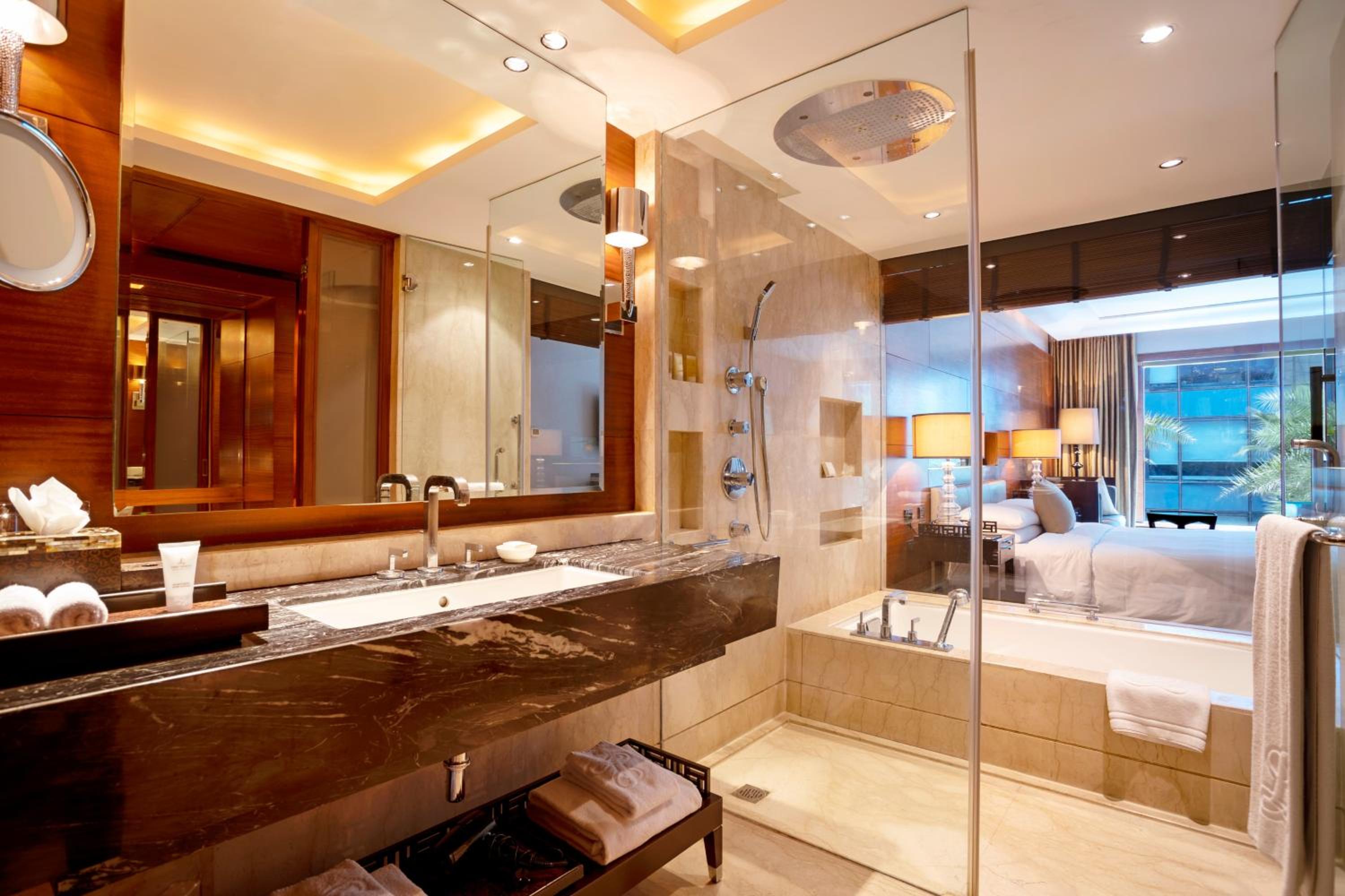 Deluxe King Room photo 3