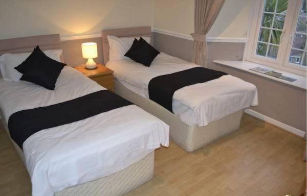 Twin Room - Photo 2