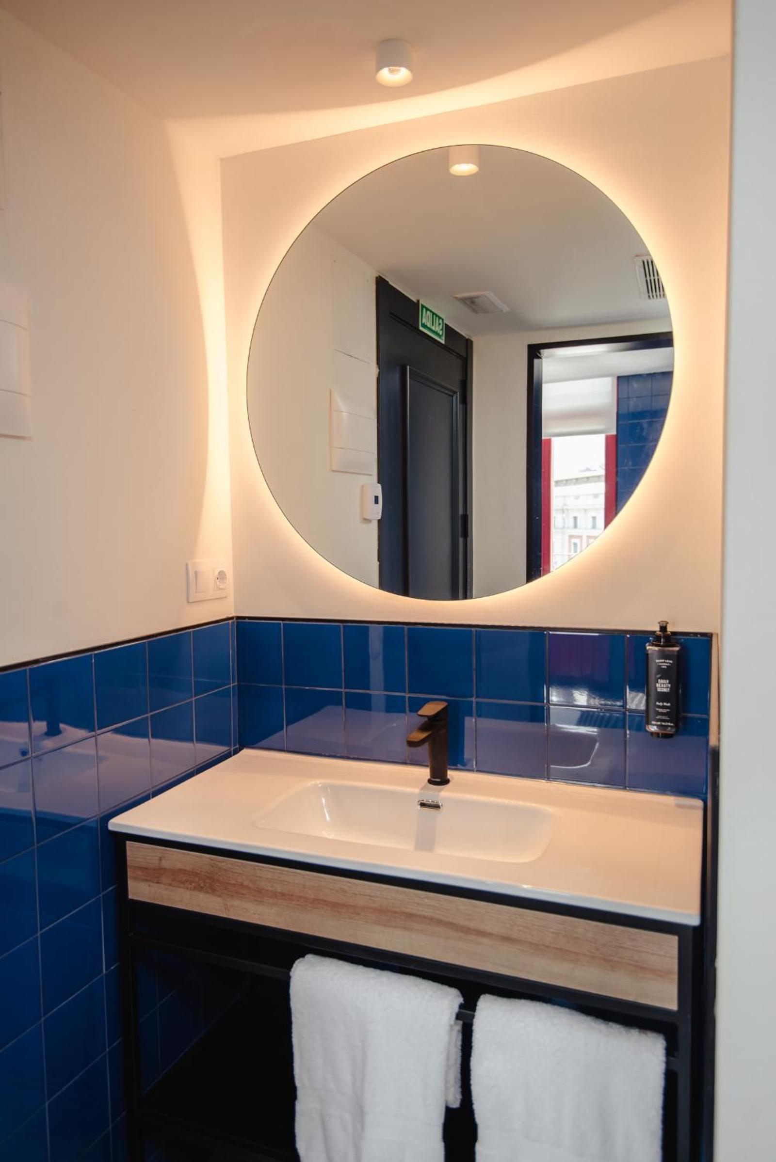 Twin Room - Photo 5