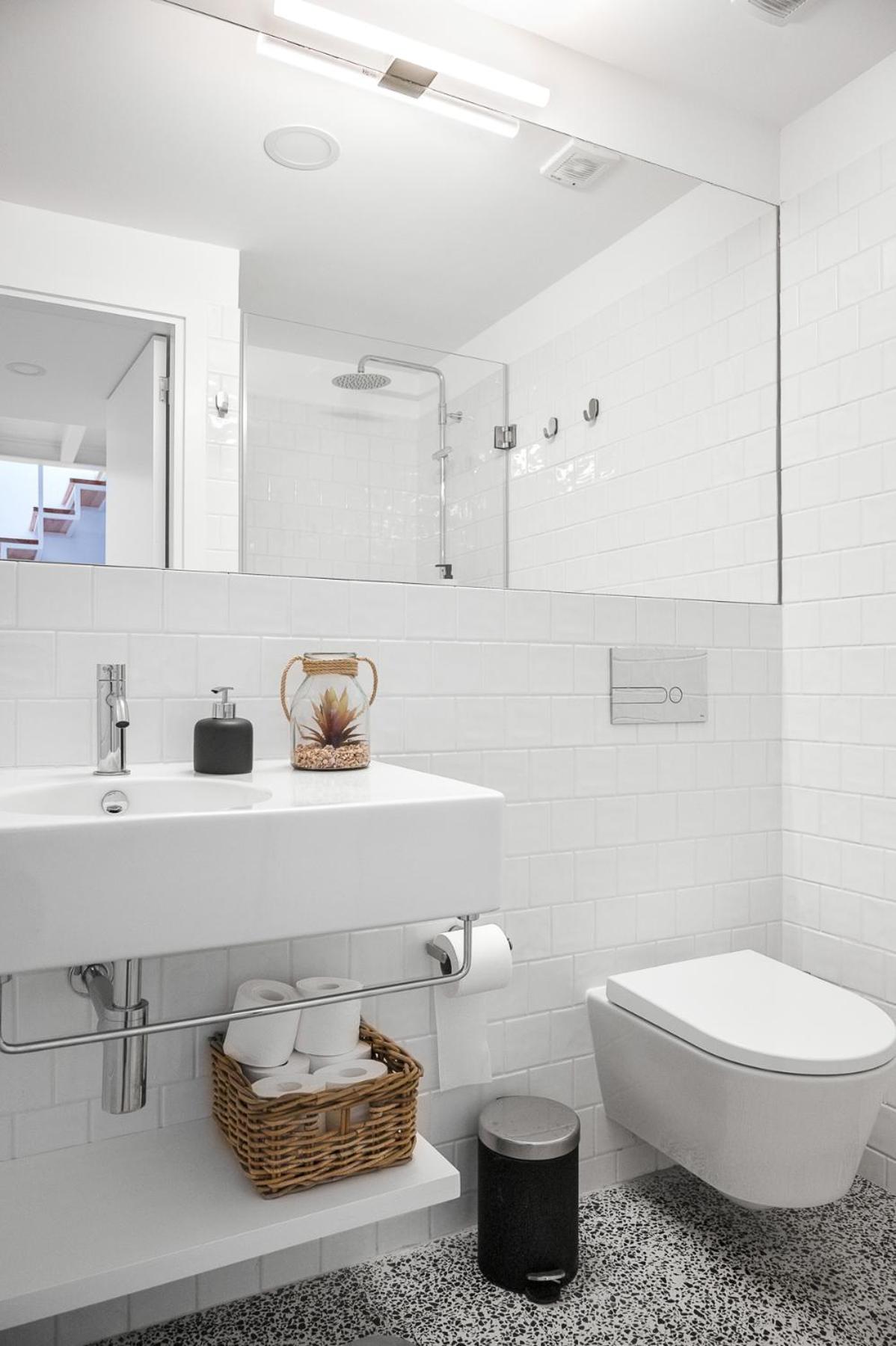 Two-Bedroom Apartment - Photo 25