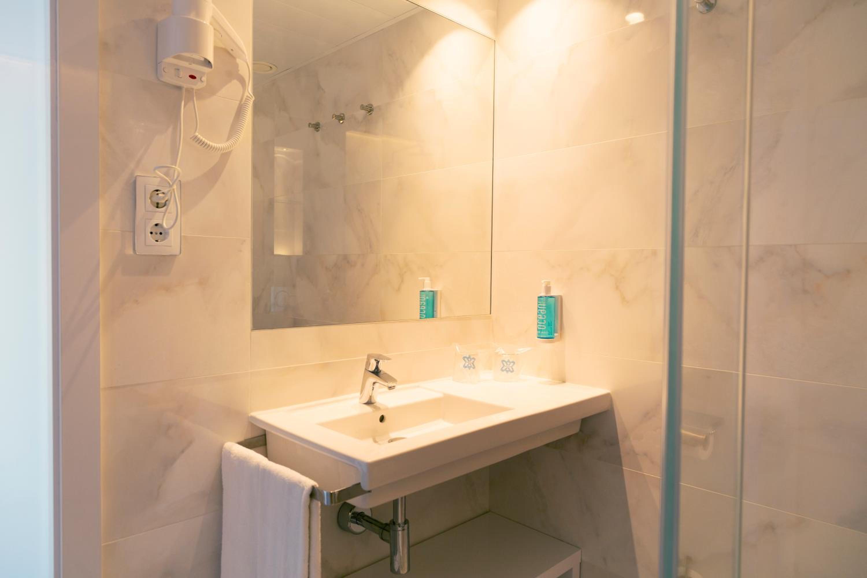 Double Room with Pool View (ADULTS ONLY) - Photo 6