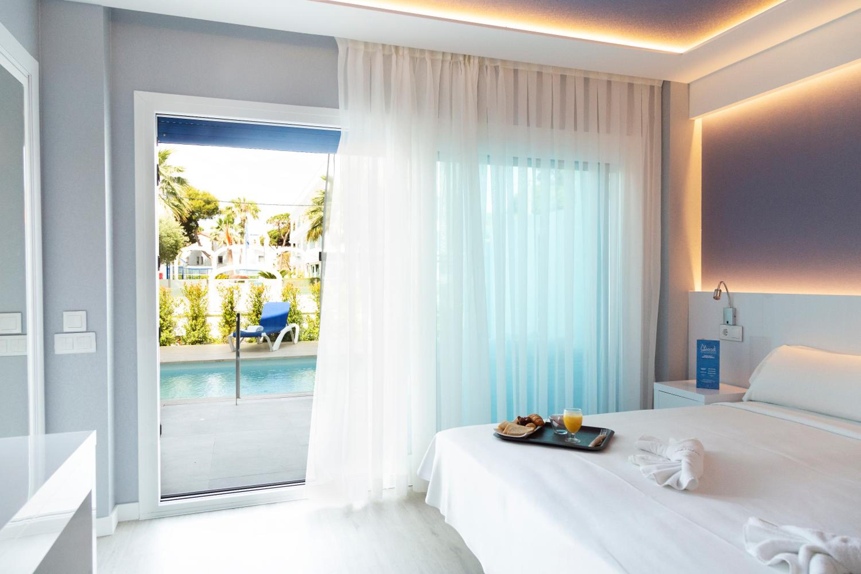 Double Room with Pool View (ADULTS ONLY) - Photo 1