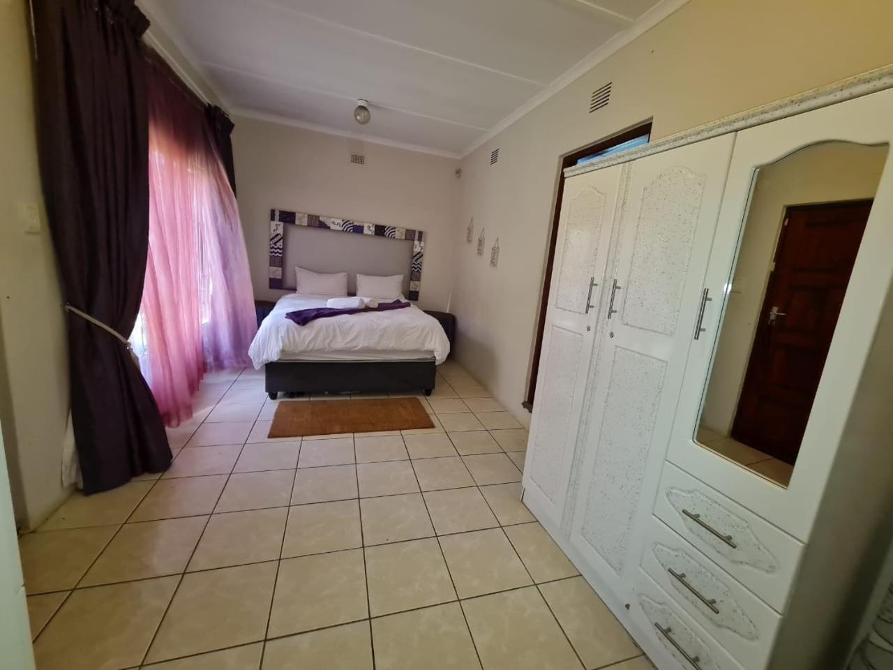 Apartment photo 2