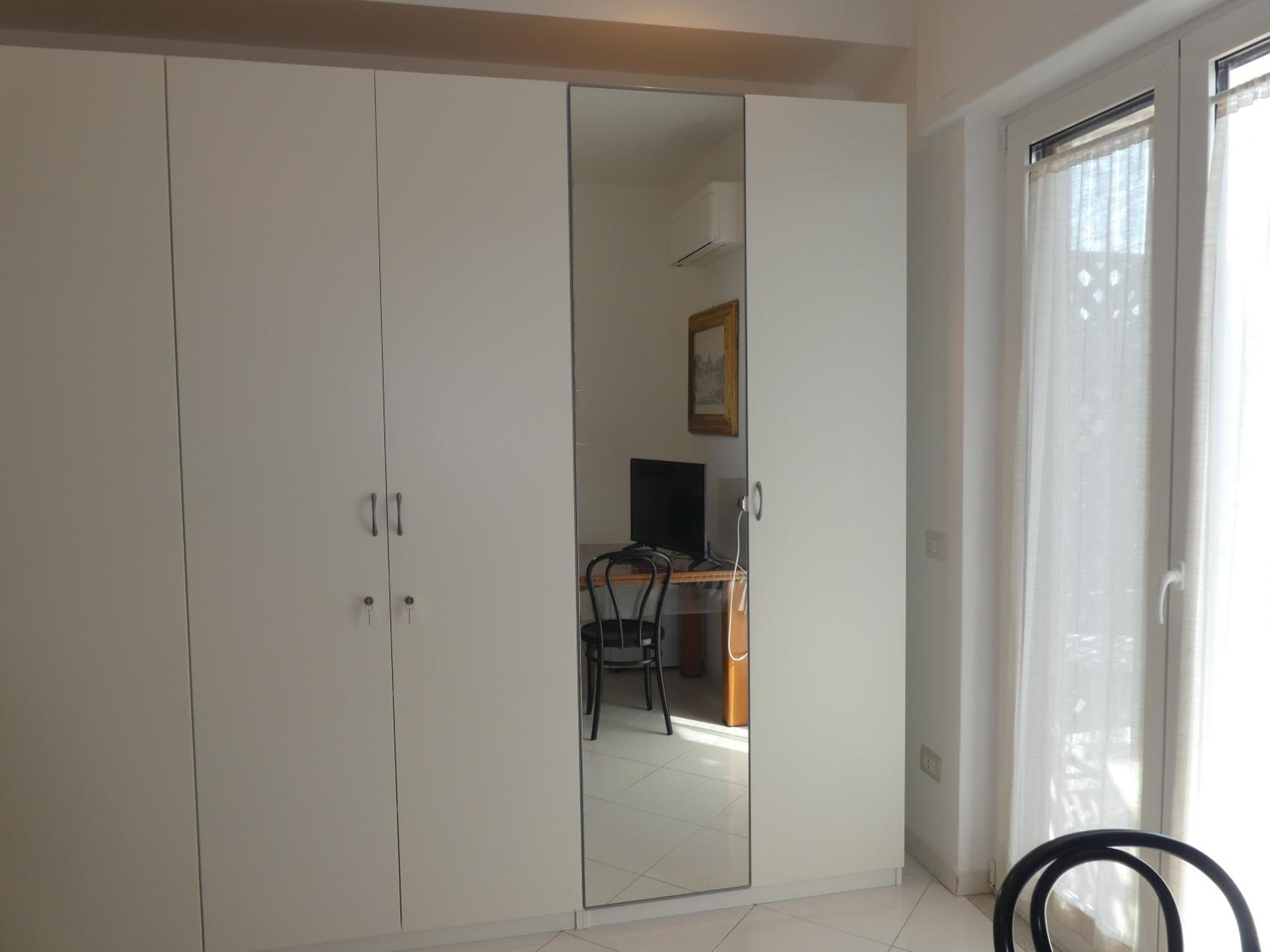 Deluxe Double Room with Balcony and Sea View - Photo 6