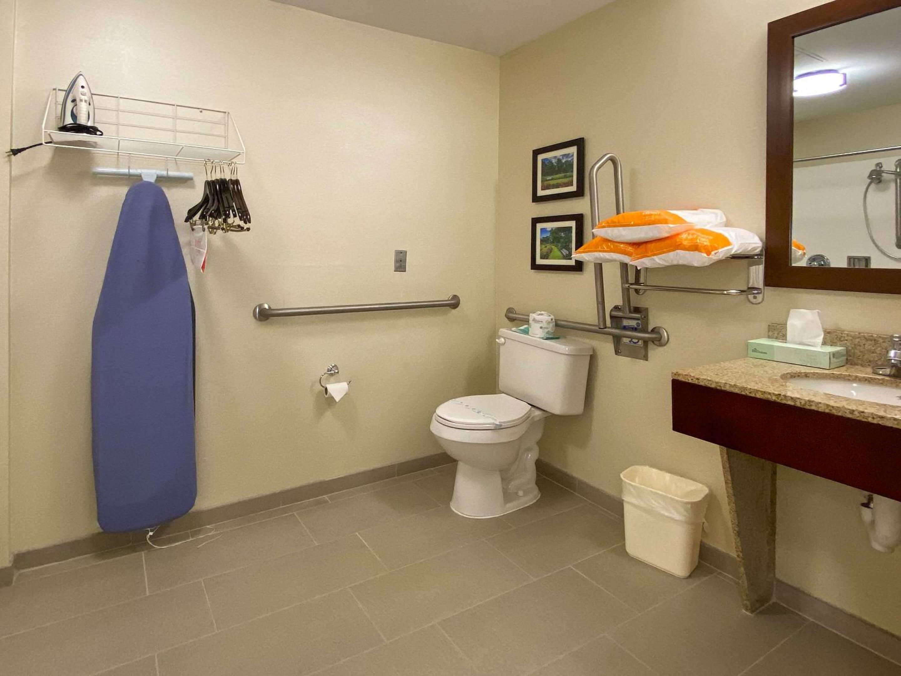 King Suite - Accessible/Non-Smoking - Photo 7