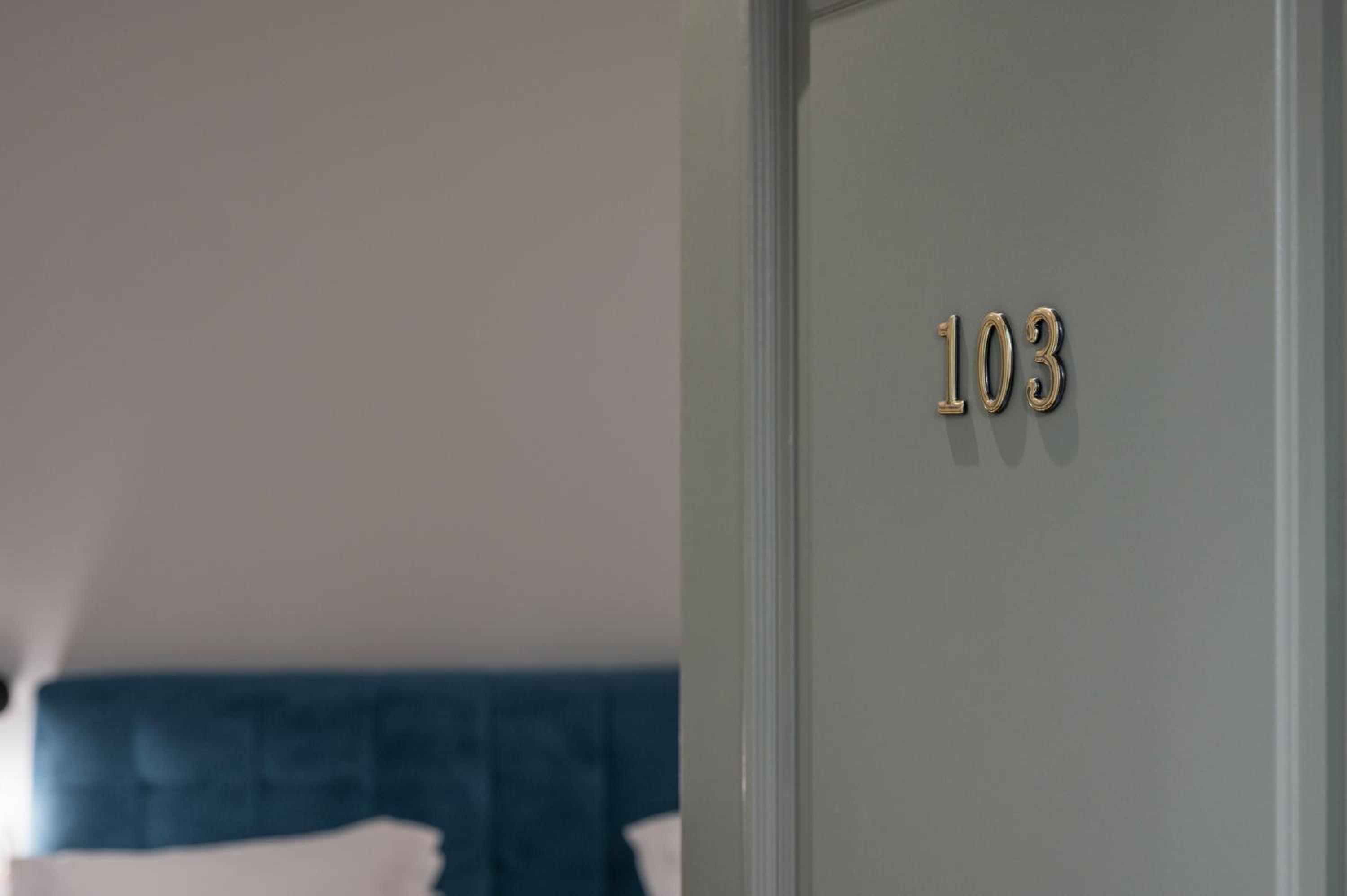 Standard Triple Room with Internal View - Photo 17