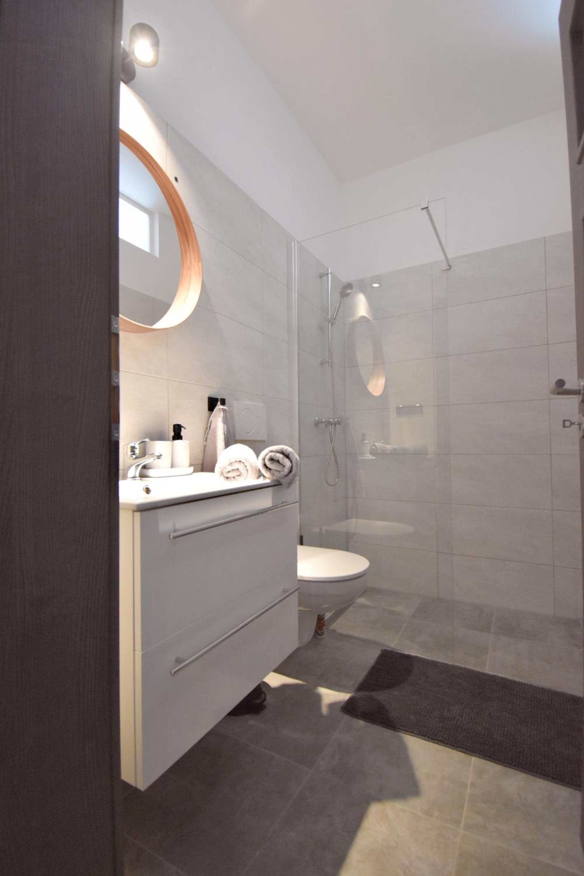One-Bedroom Apartment - Photo 9