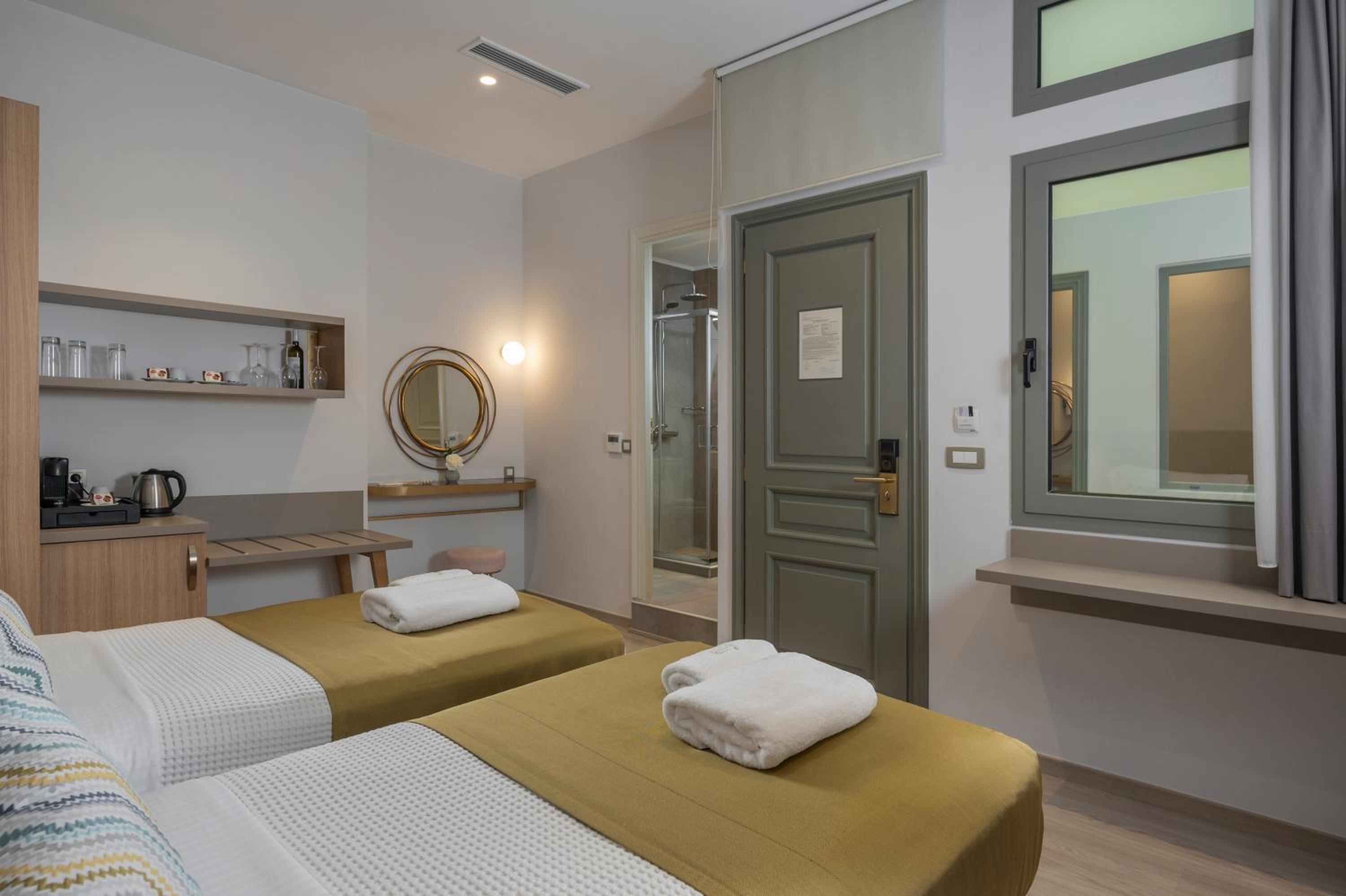 Standard Triple Room with Internal View - Photo 6