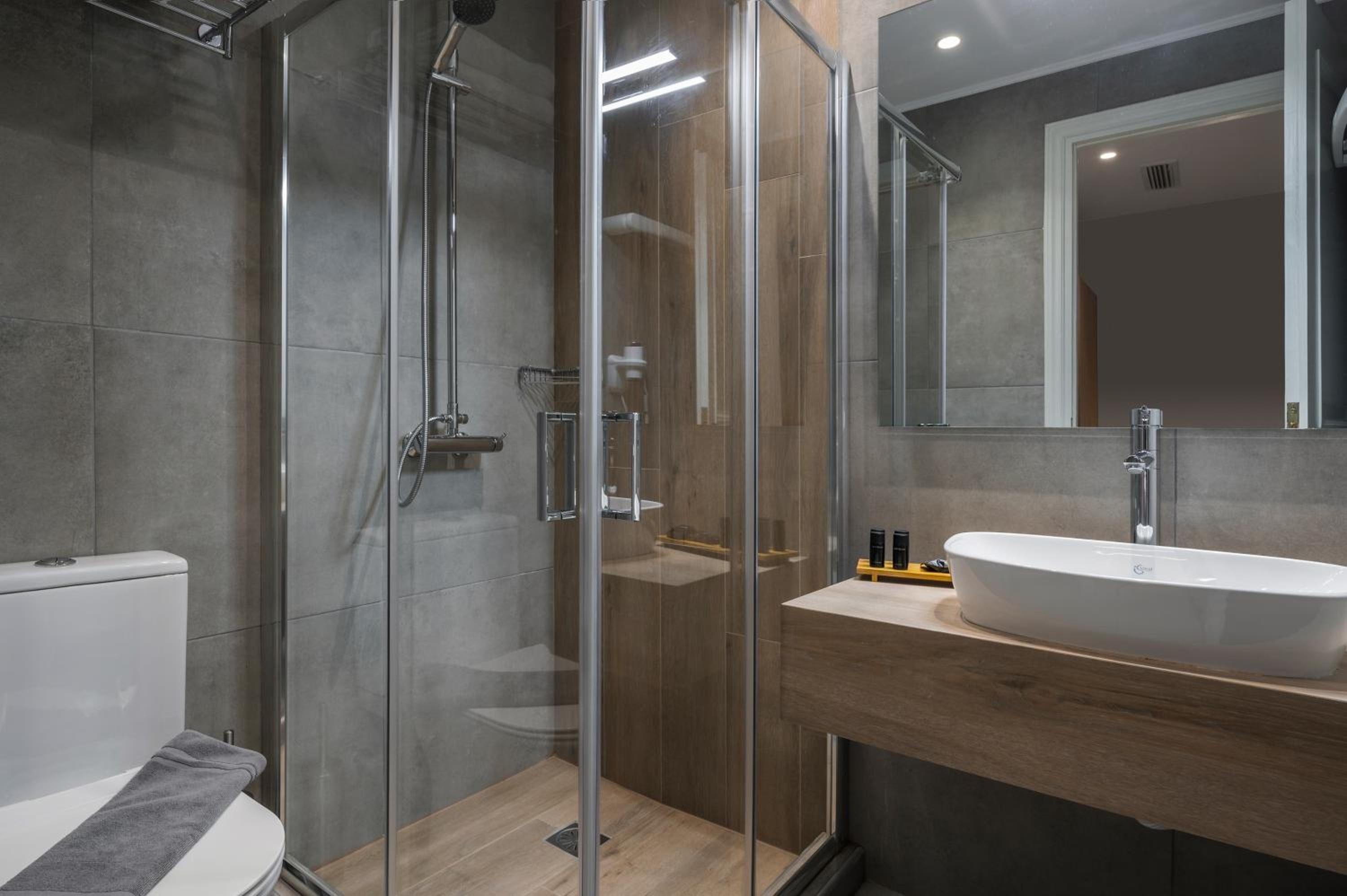 Standard Triple Room with Internal View - Photo 9