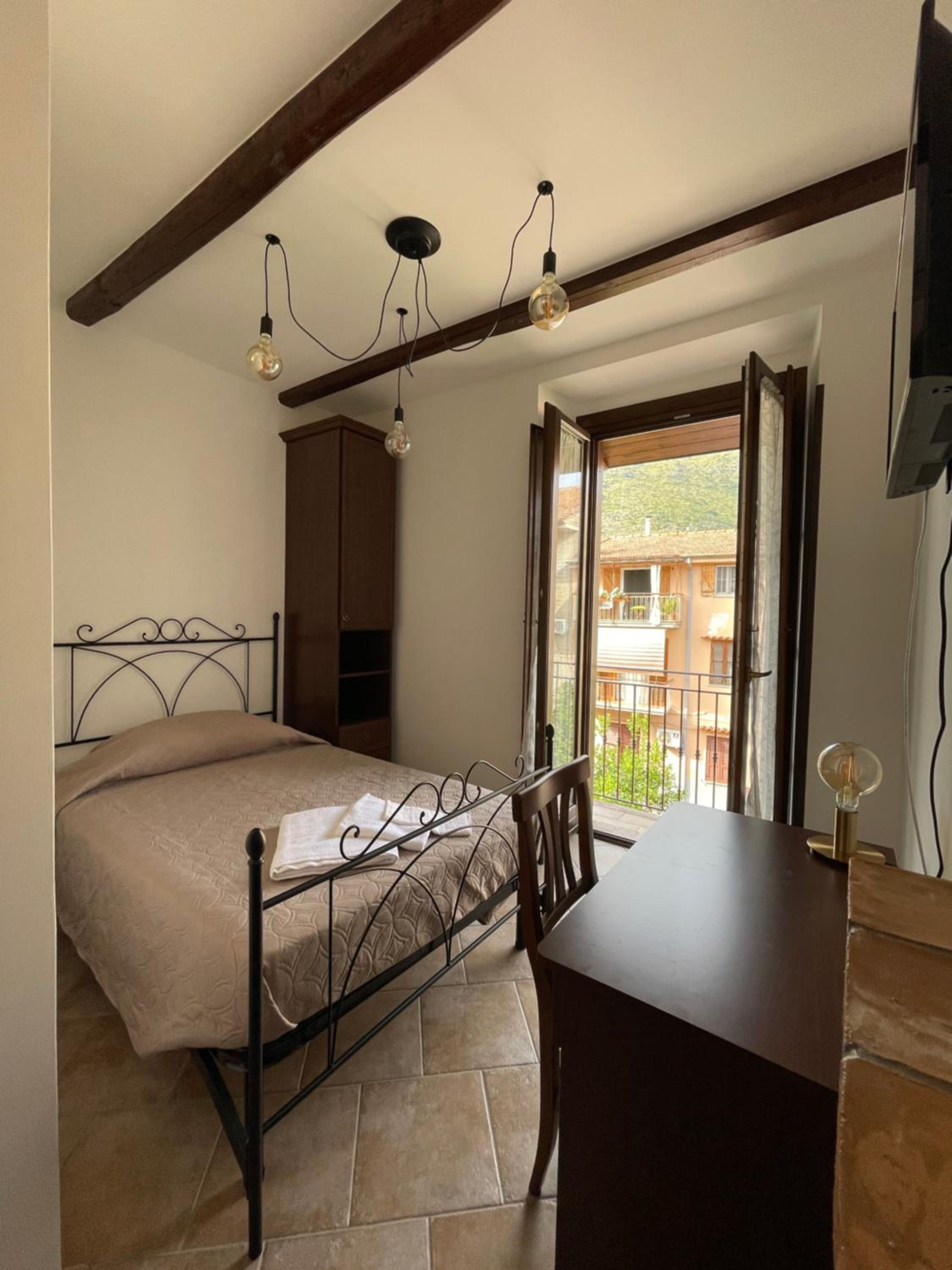Large Single Room photo 1