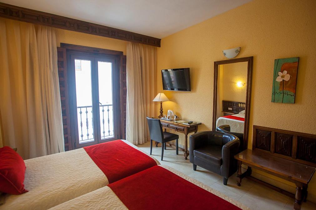 Twin Room with View - Photo 3