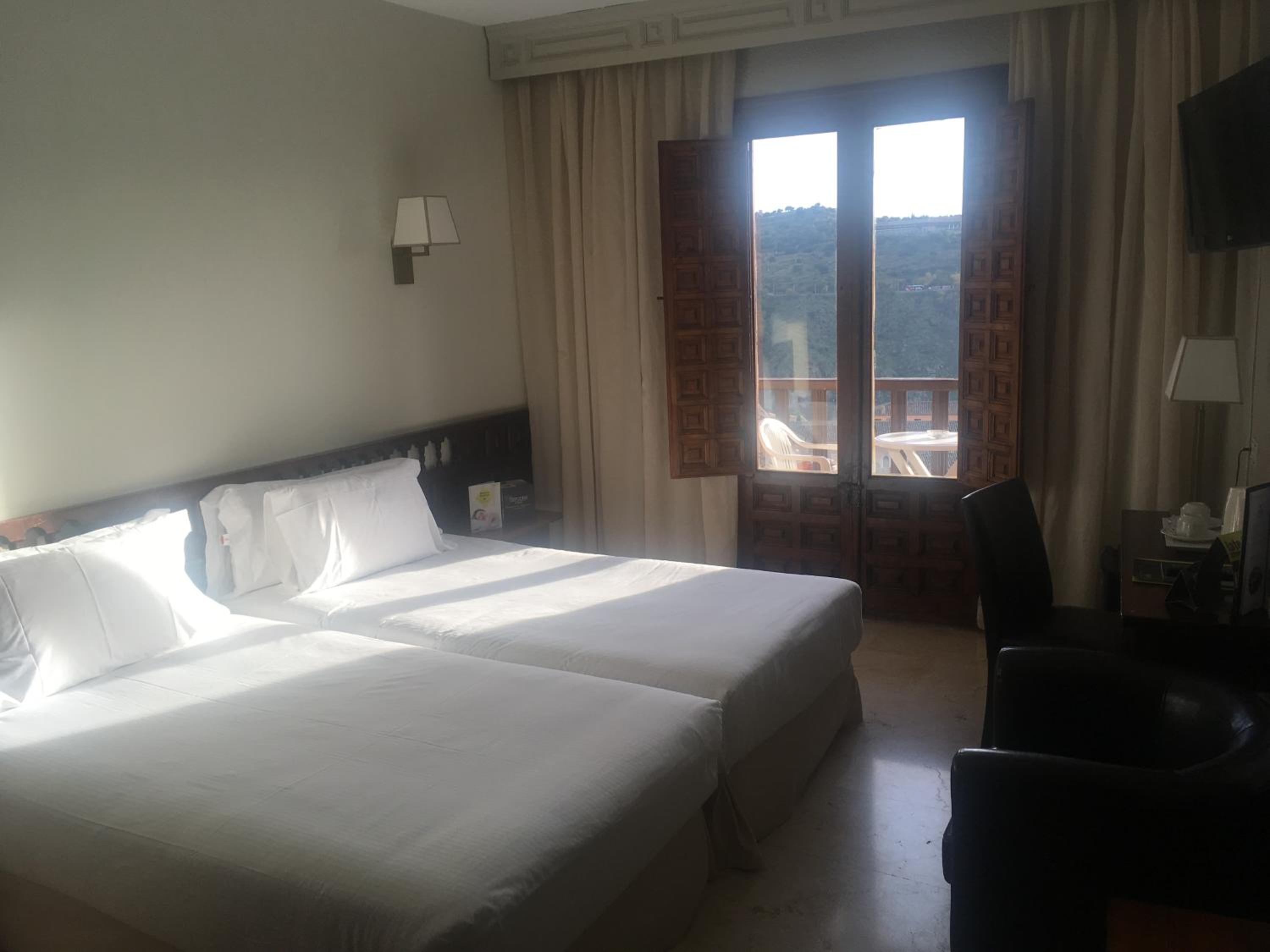 Twin Room with View - Photo 2
