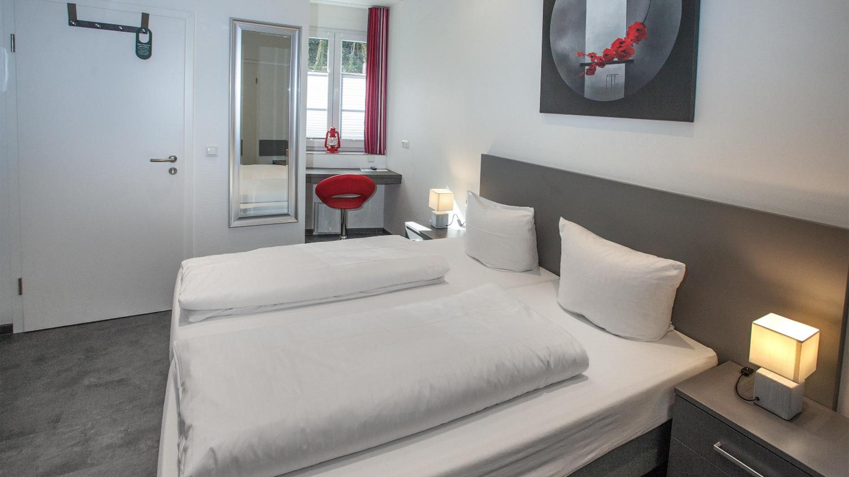 Budget Double Room - Photo 4