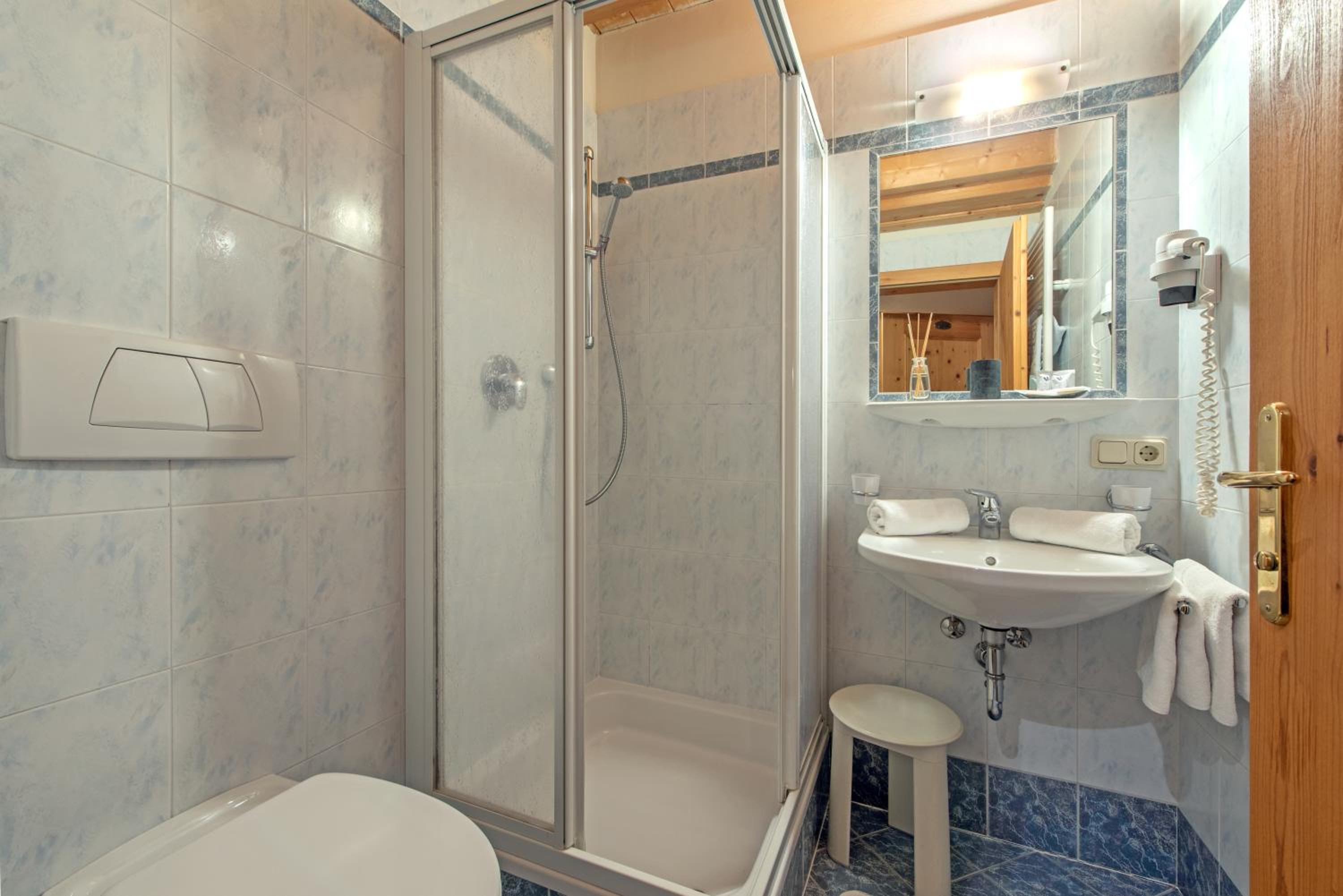 Small Double Room - Photo 2