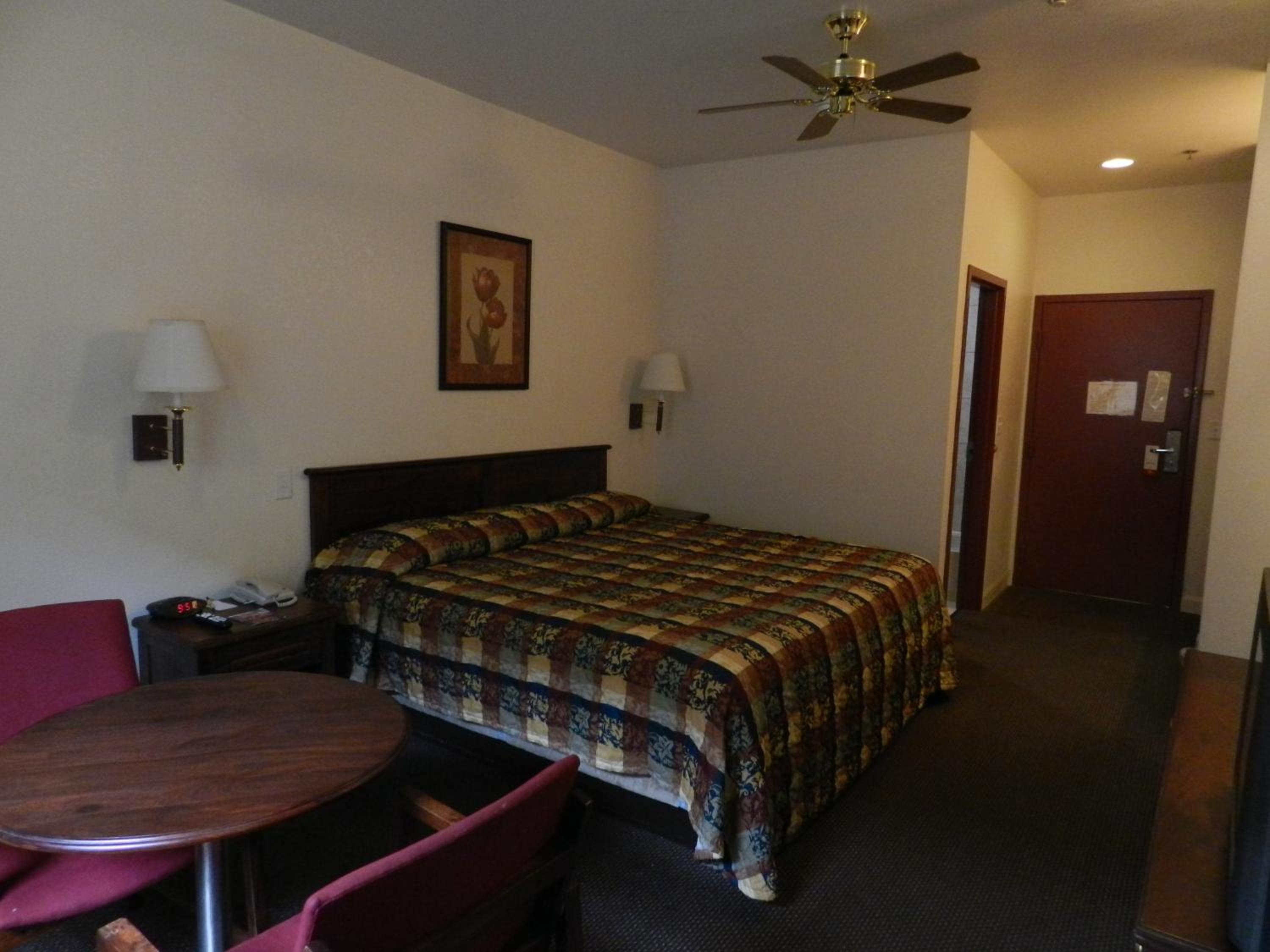 King Room - Non-Smoking - Photo 2