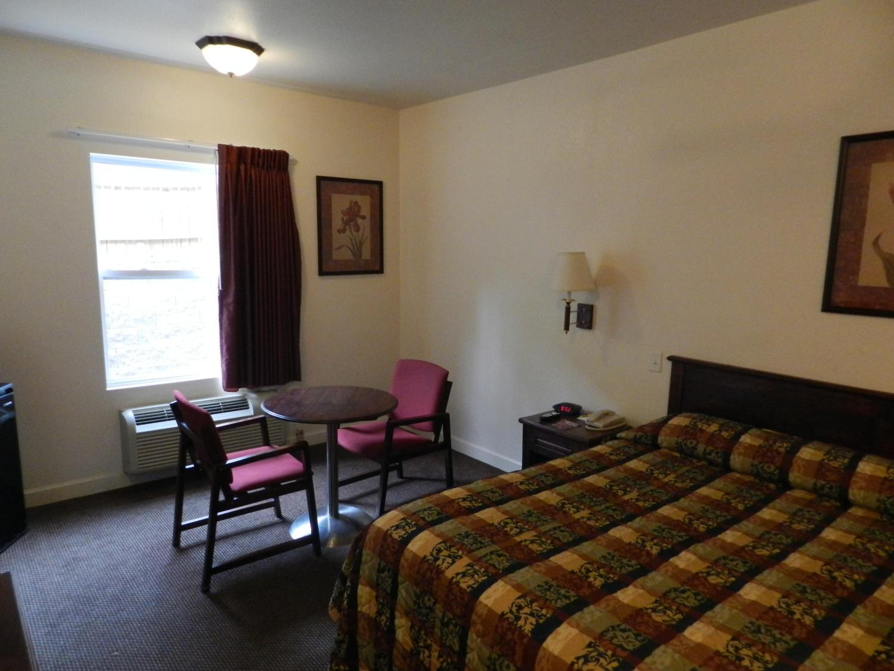 King Room - Non-Smoking - Photo 11