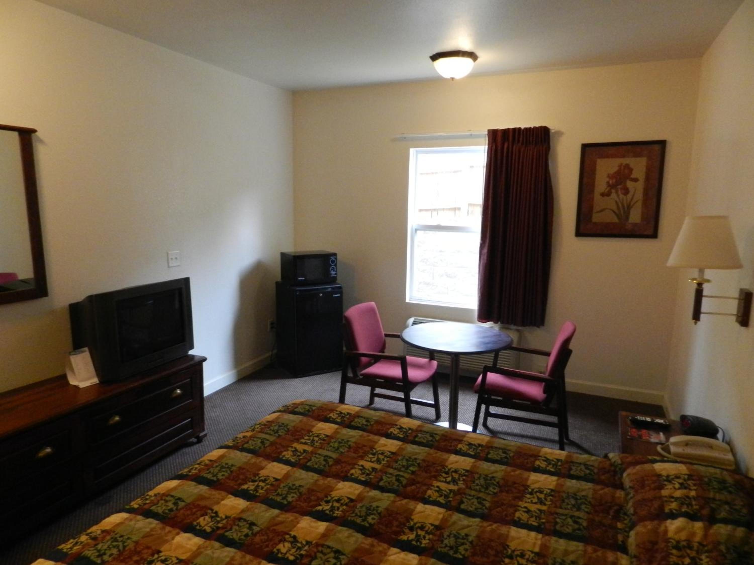 King Room - Non-Smoking - Photo 3