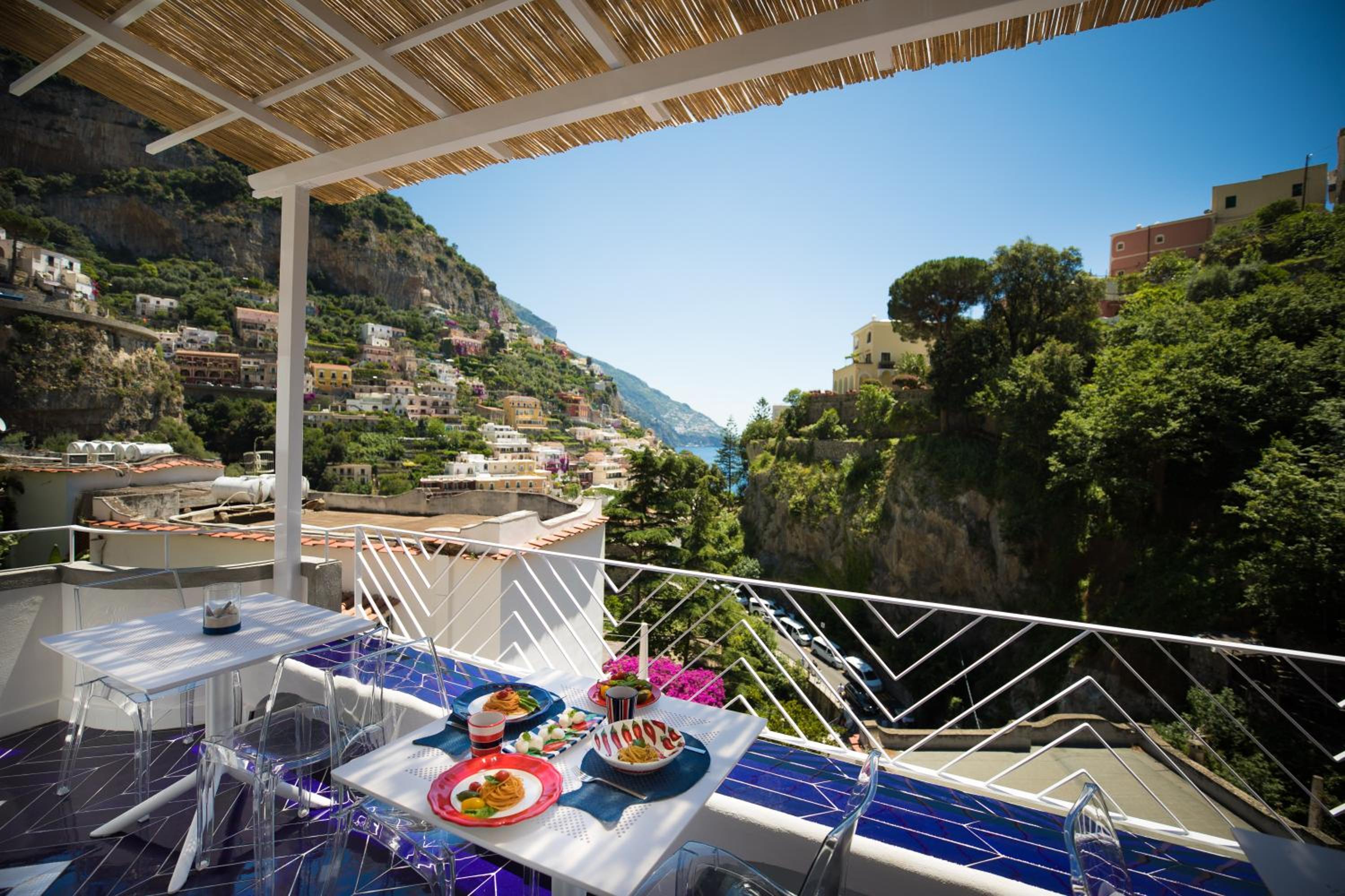Deluxe Suite with Sea View - Photo 86