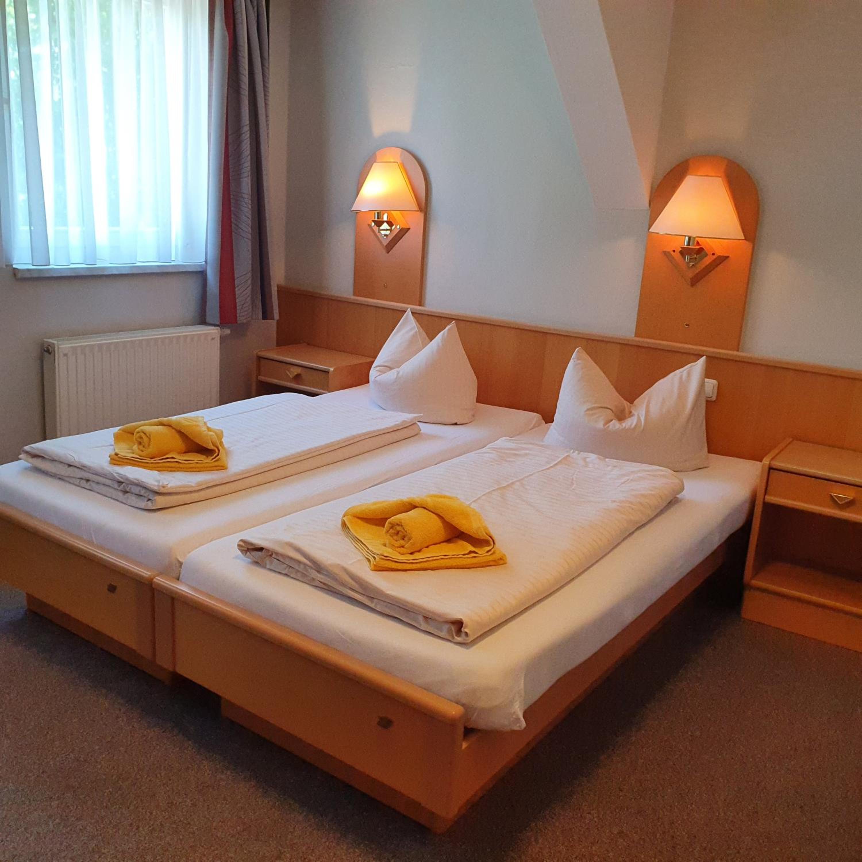 Standard Twin Room - Photo 7