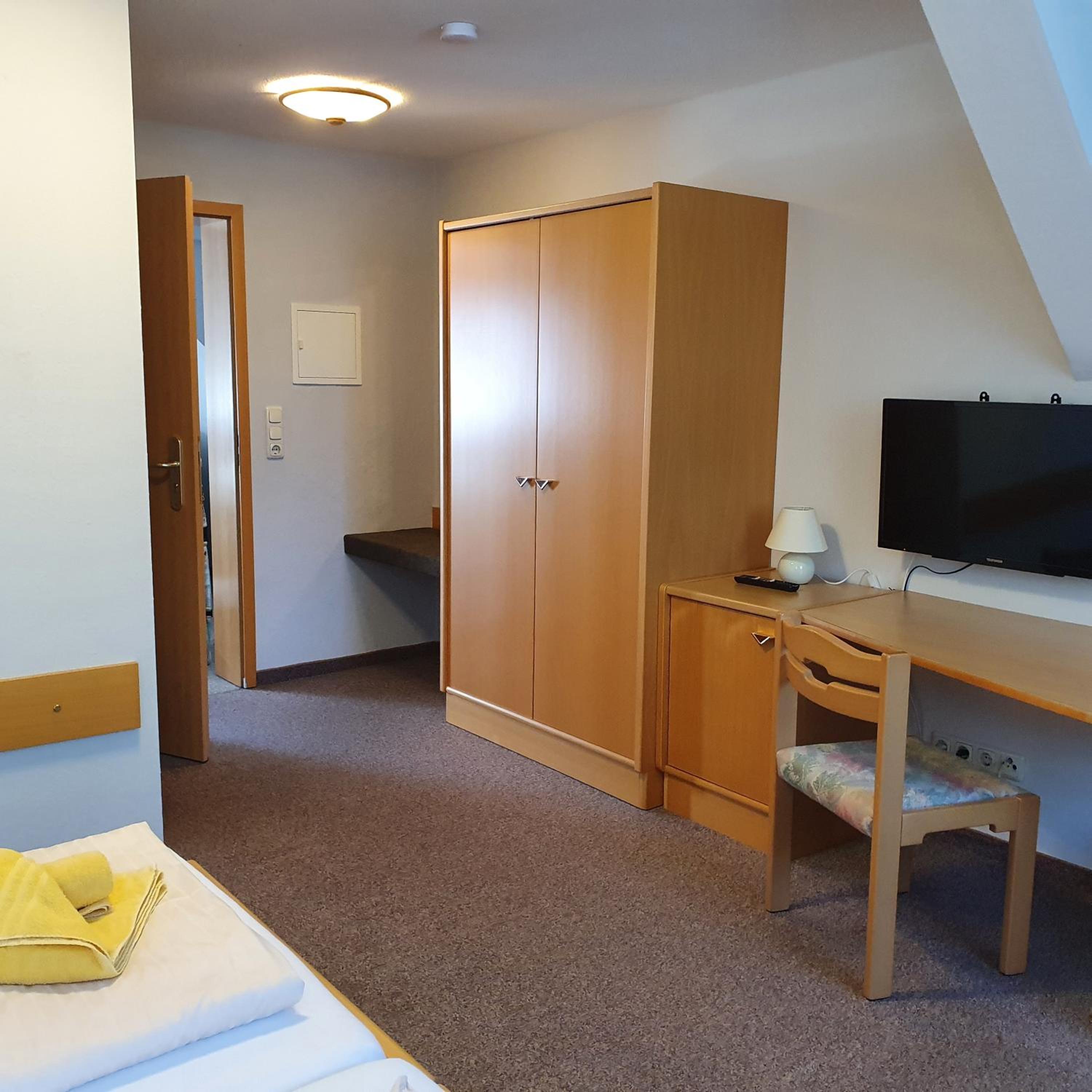 Standard Twin Room - Photo 10