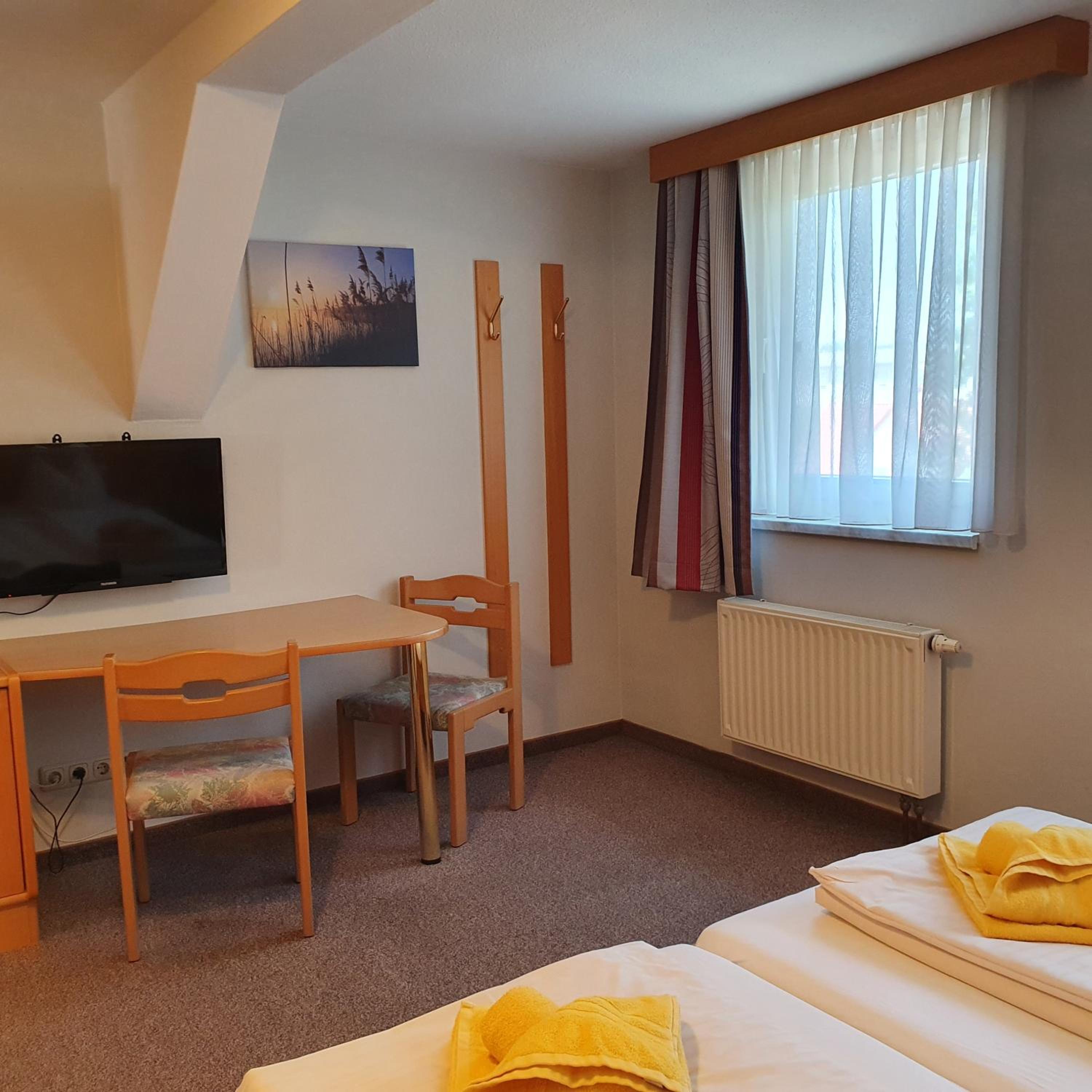 Standard Twin Room - Photo 1