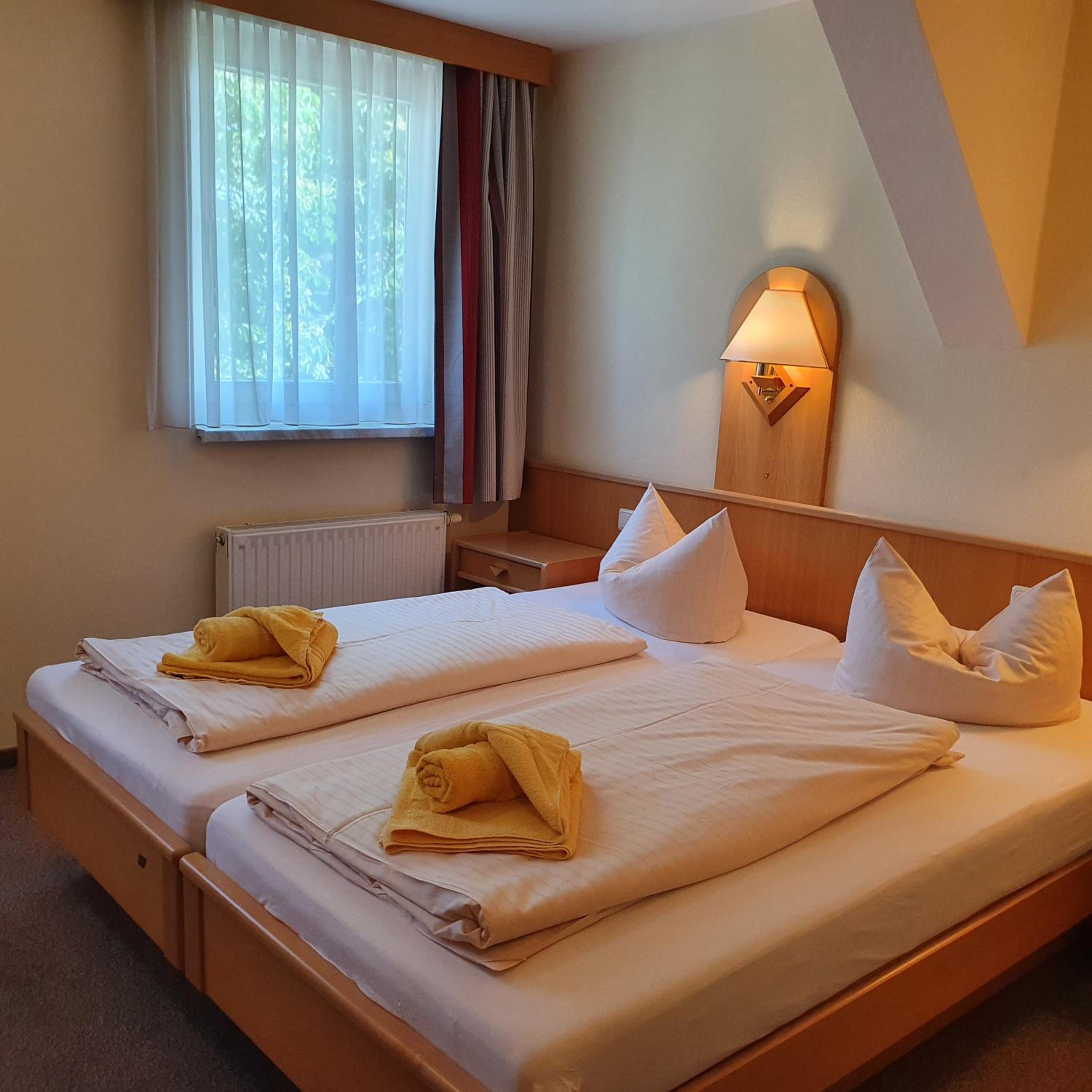 Standard Twin Room - Photo 3