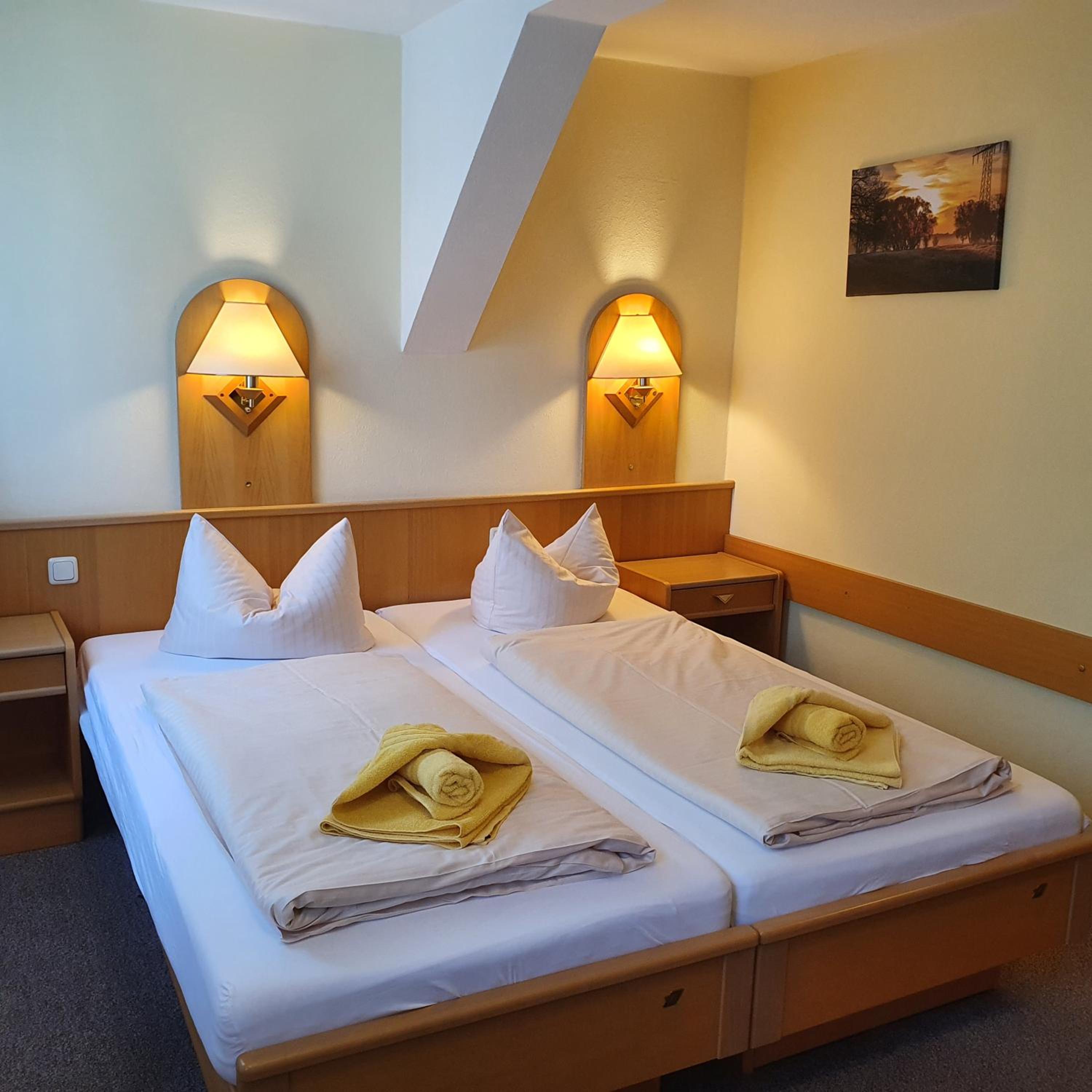 Standard Twin Room - Photo 4