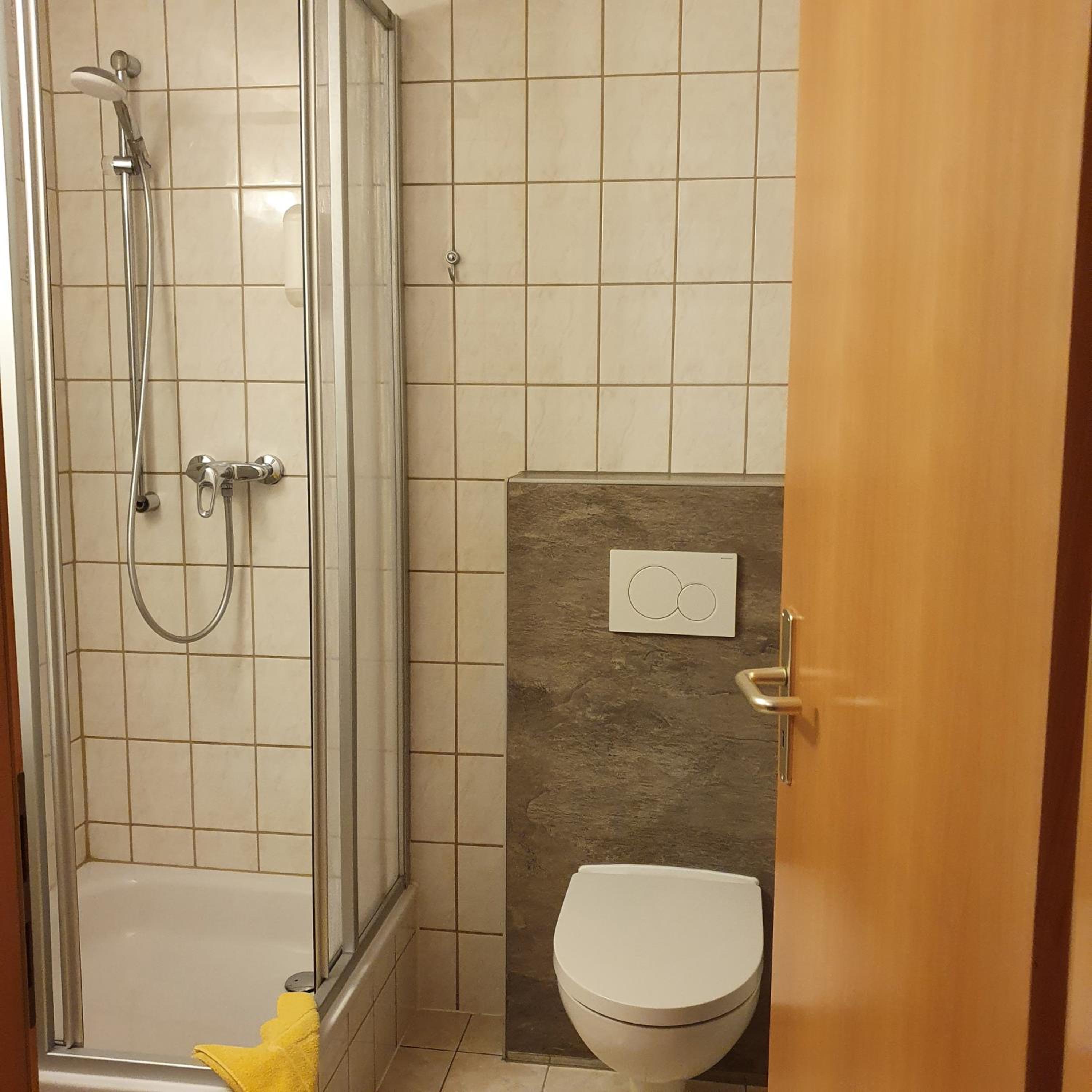 Standard Twin Room - Photo 9