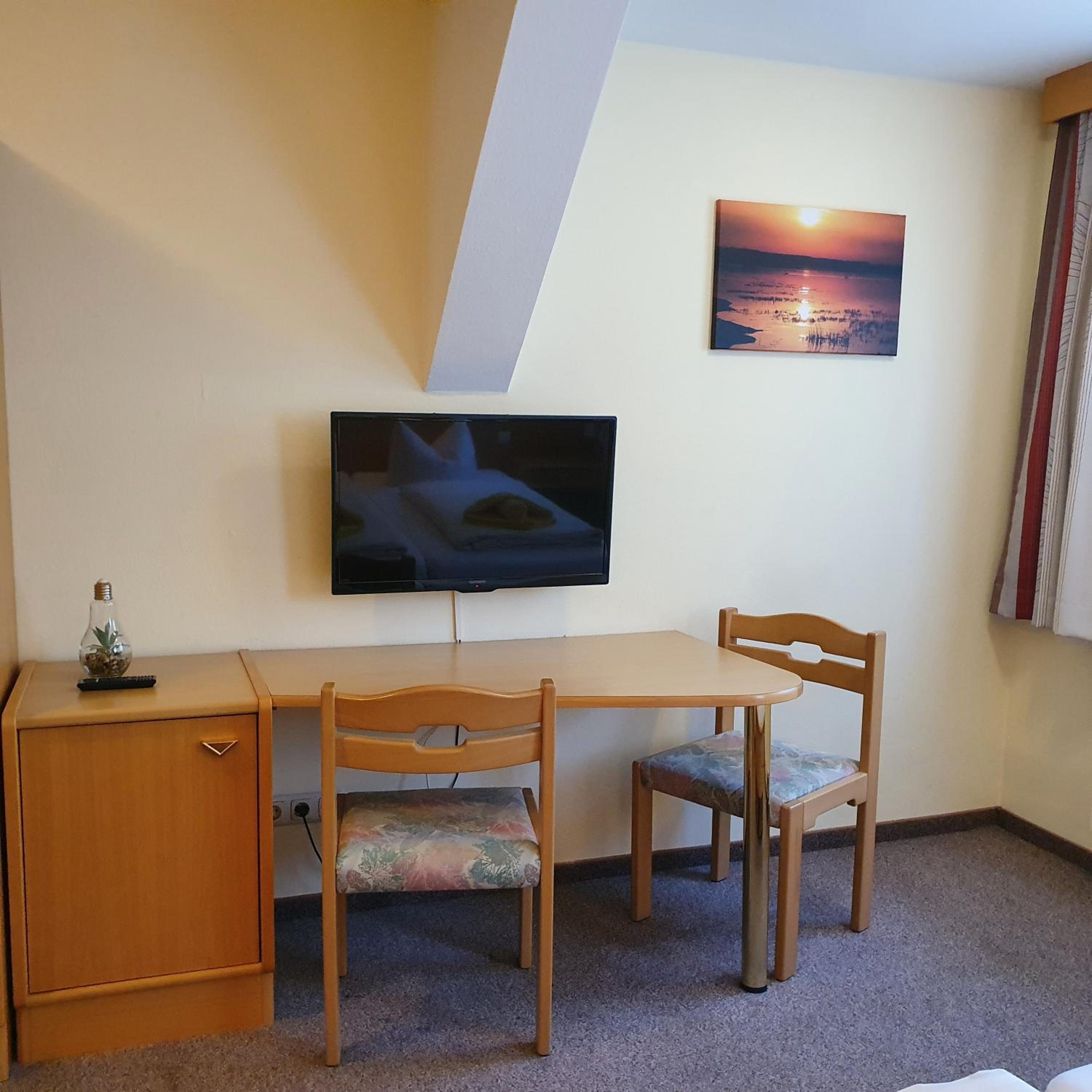 Standard Twin Room - Photo 2