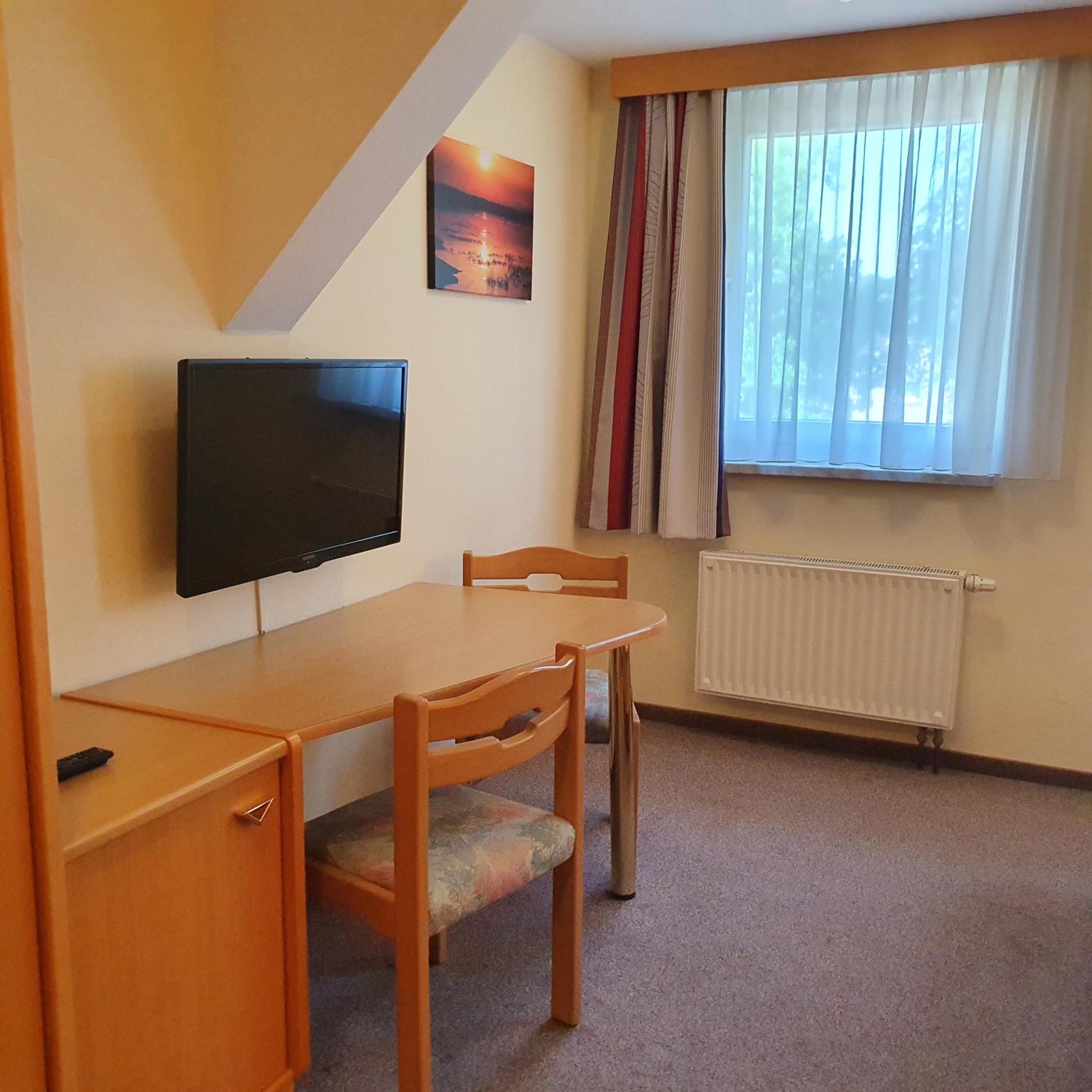 Standard Twin Room - Photo 11