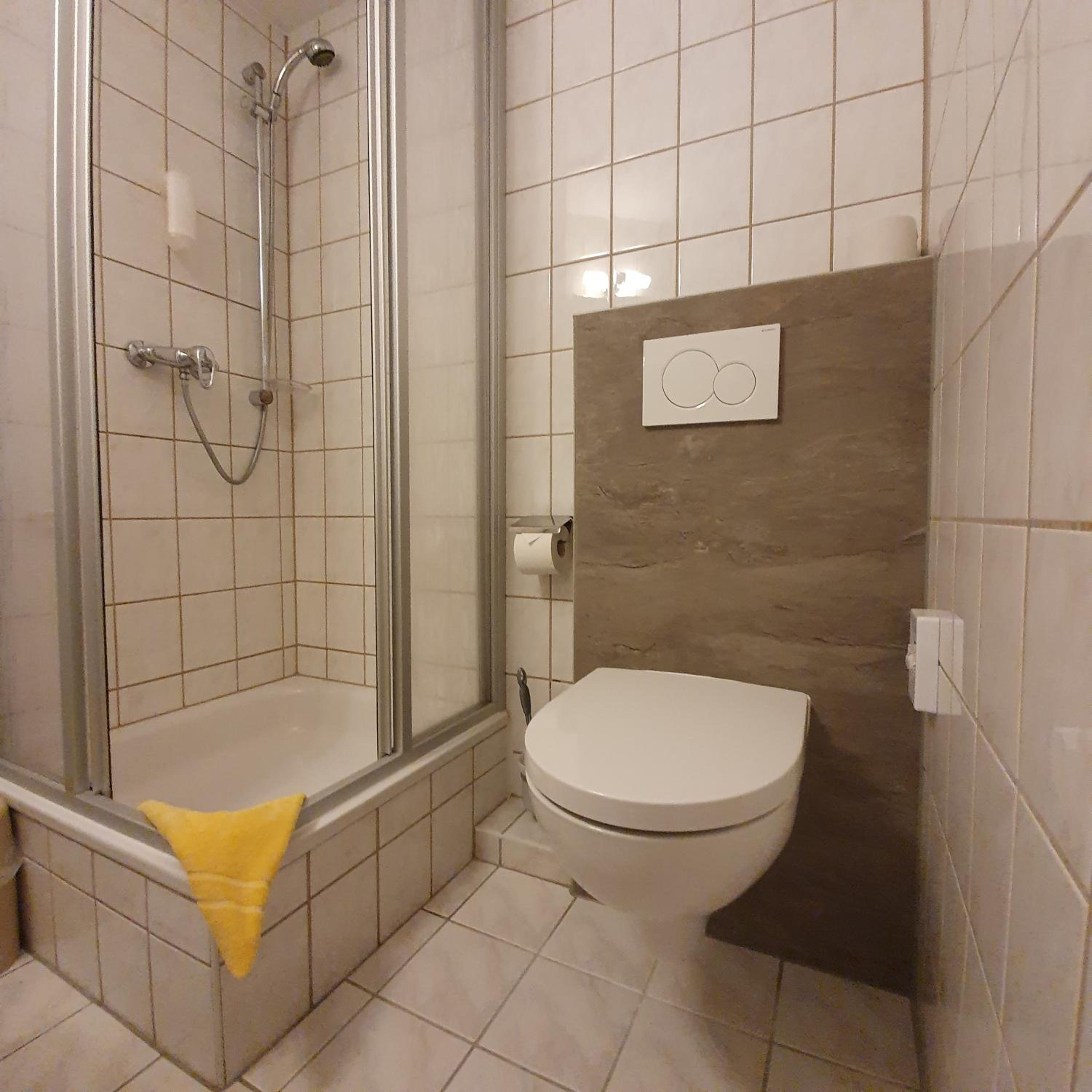 Standard Twin Room - Photo 8