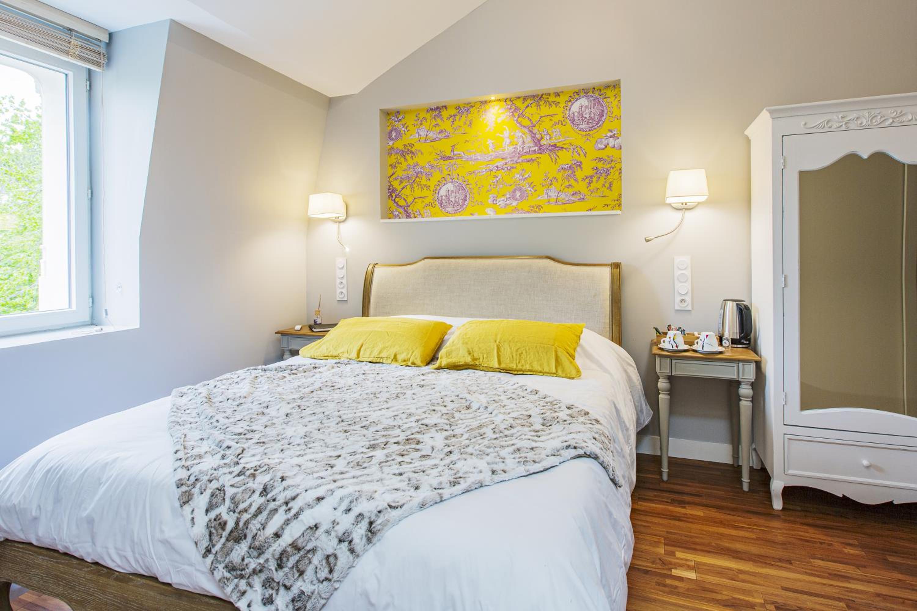 Deluxe Double Room with Bath photo 3