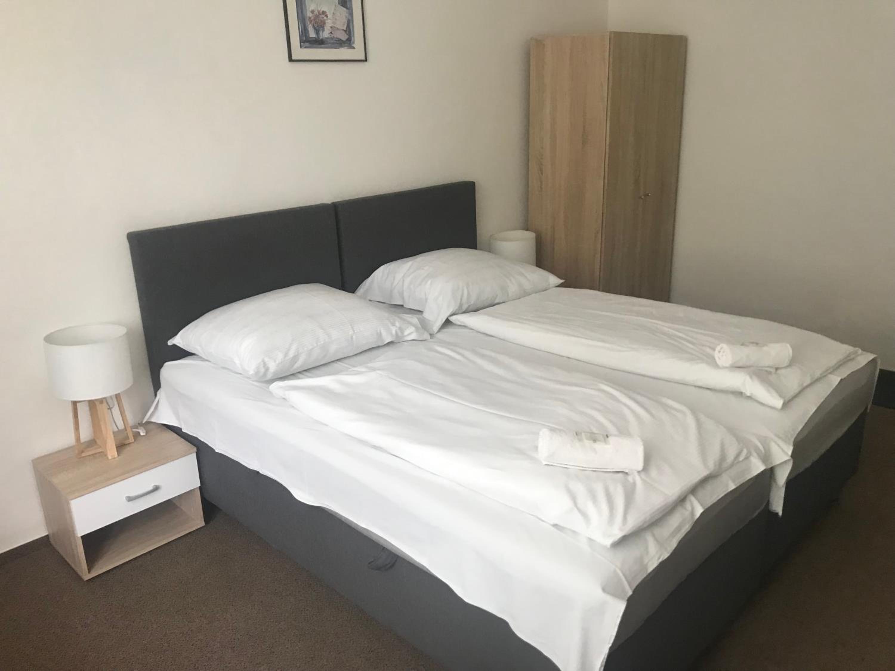 Double or Twin Room with Private Bathroom photo 3