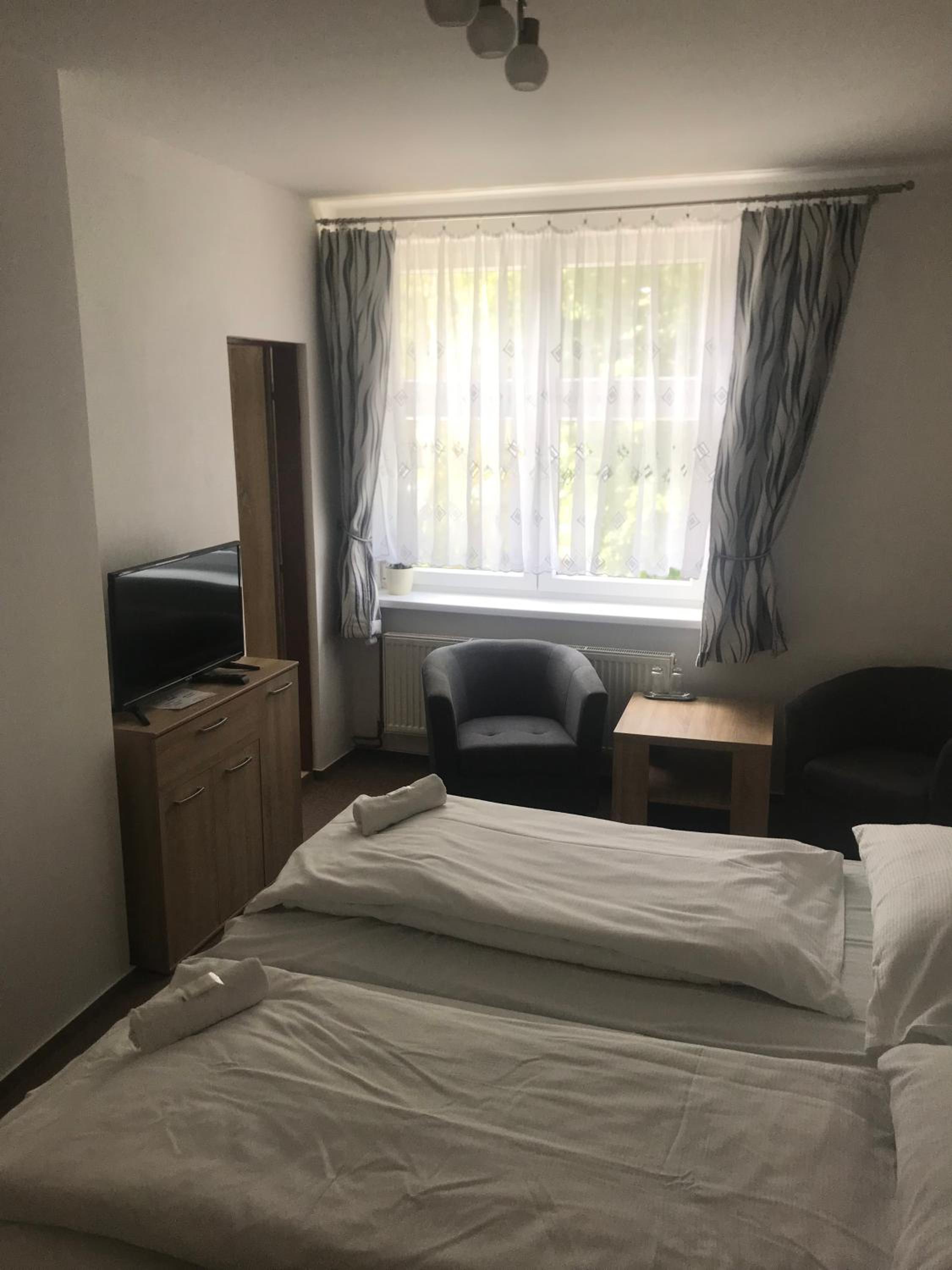 Double or Twin Room with Private Bathroom photo 2