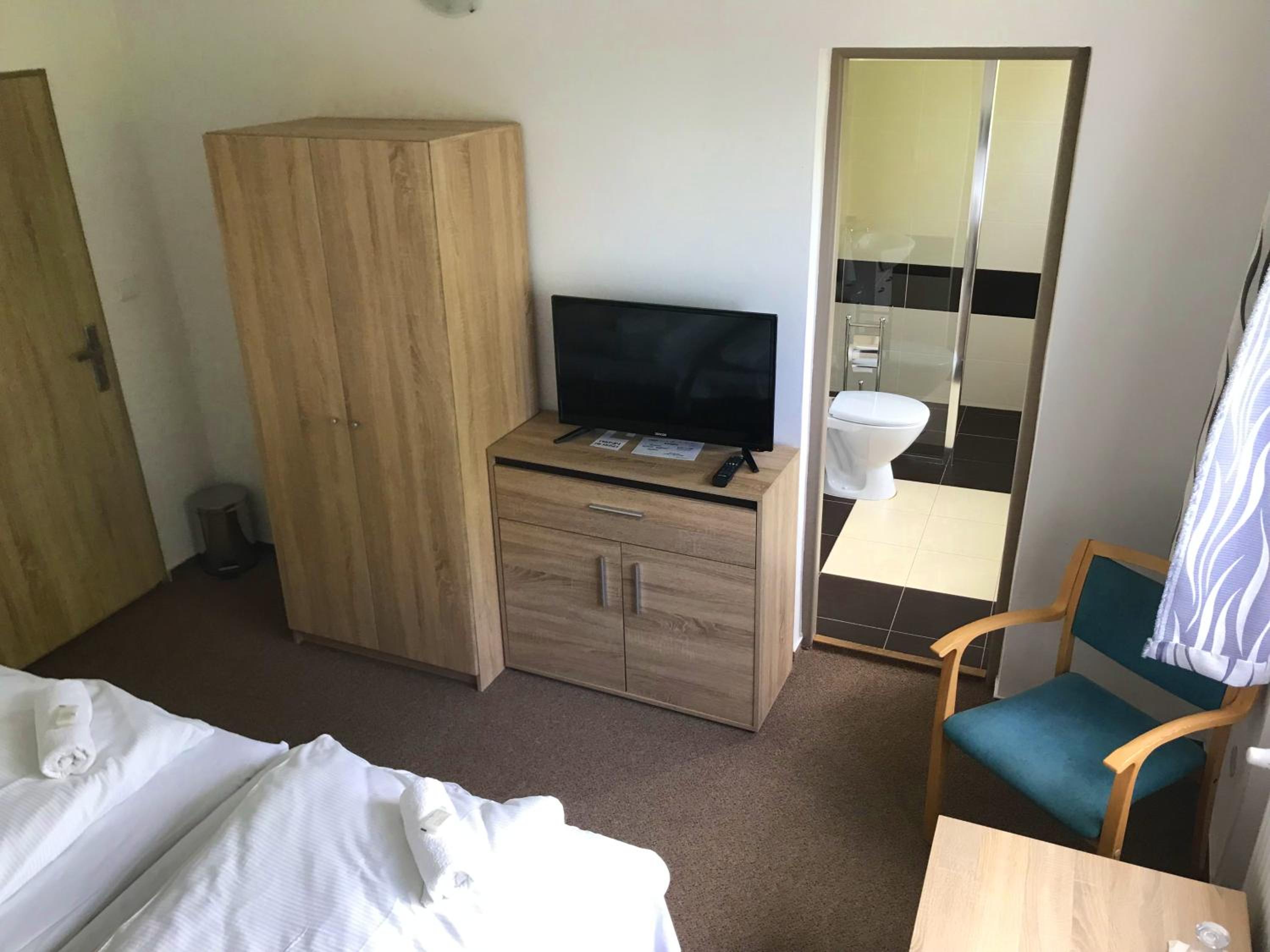 Double or Twin Room with Bathroom photo 3