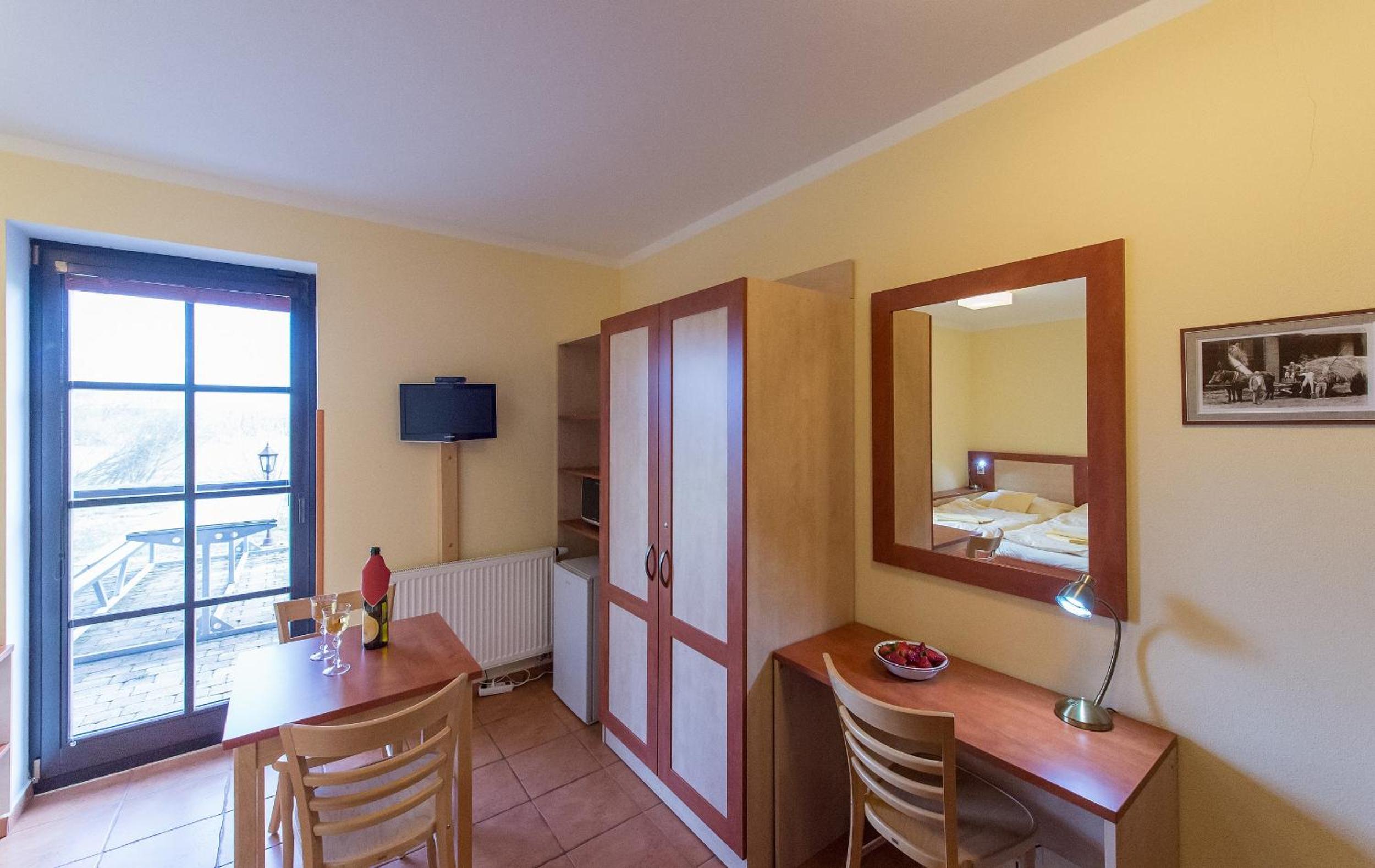 Double Room with Patio photo 2